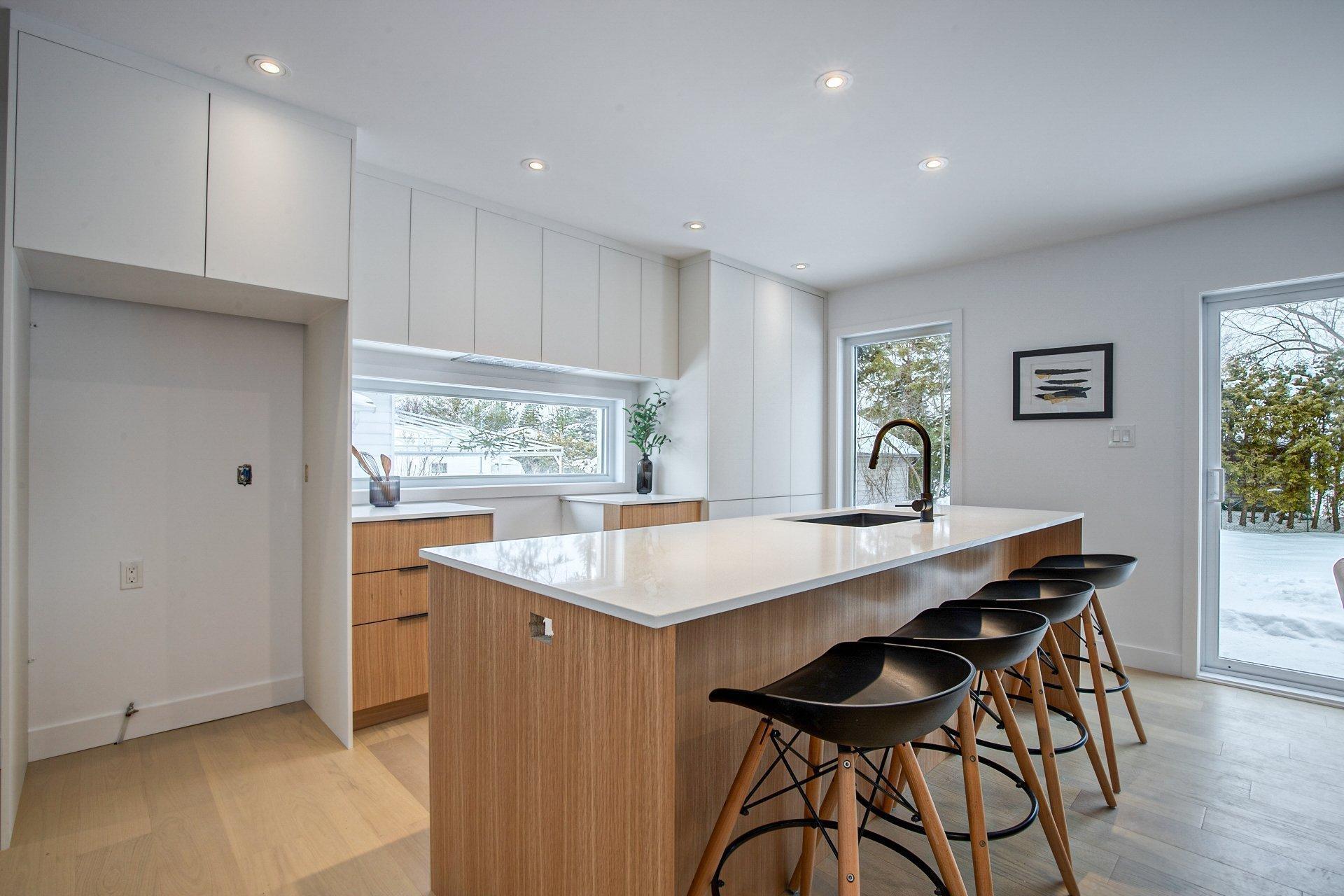 









1300


Rue Montarville

,
Saint-Bruno-de-Montarville,




QC
J3V3T4

