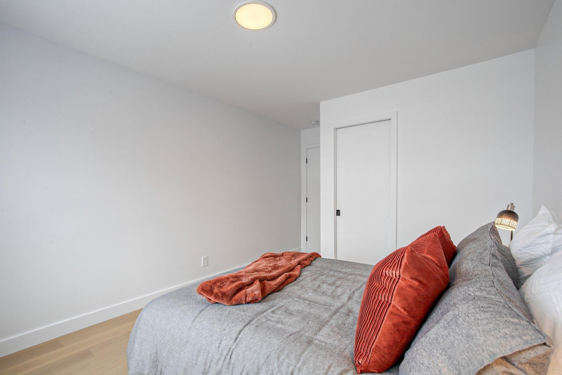 









1300


Rue Montarville

,
Saint-Bruno-de-Montarville,




QC
J3V3T4

