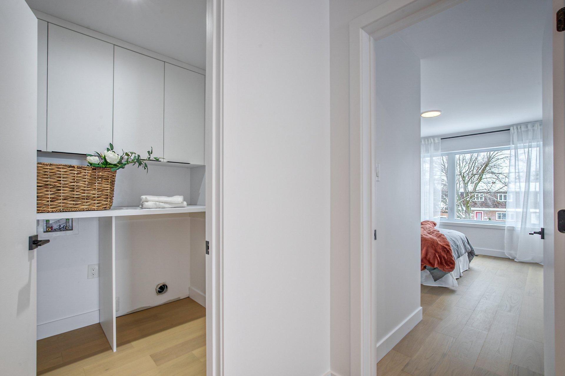 









1300


Rue Montarville

,
Saint-Bruno-de-Montarville,




QC
J3V3T4

