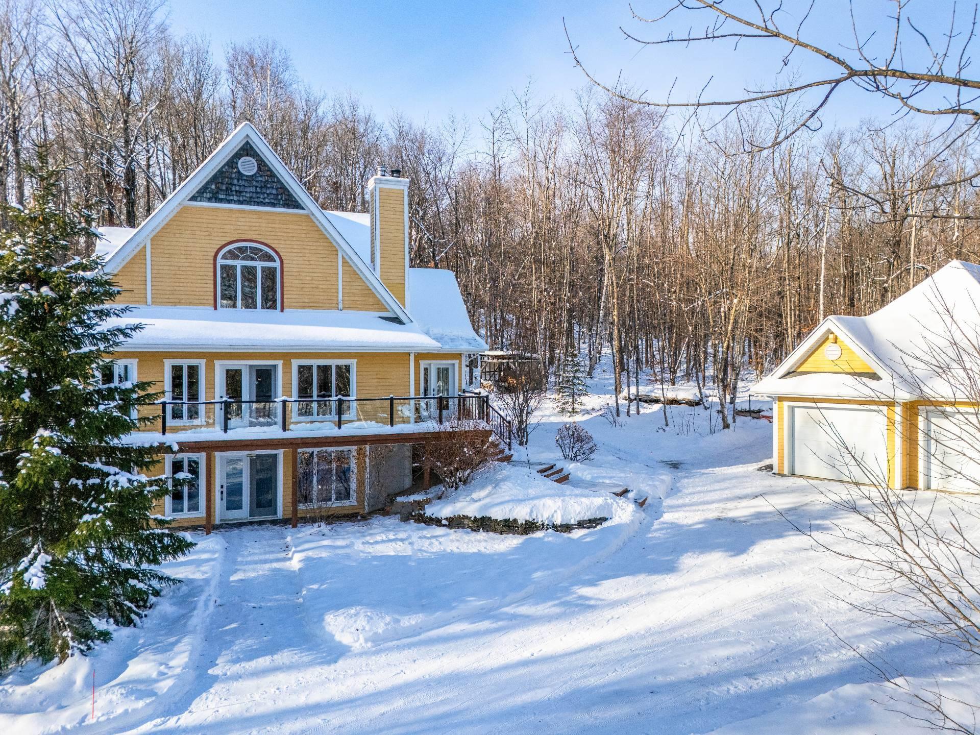 









2270


Ch. Deschesne 

,
Saint-Denis-de-Brompton,




QC
J0B2P0

