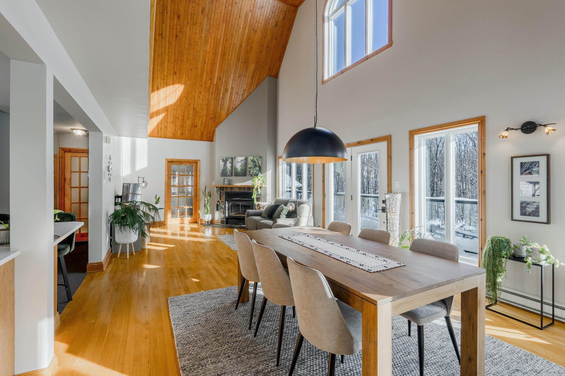 









2270


Ch. Deschesne 

,
Saint-Denis-de-Brompton,




QC
J0B2P0

