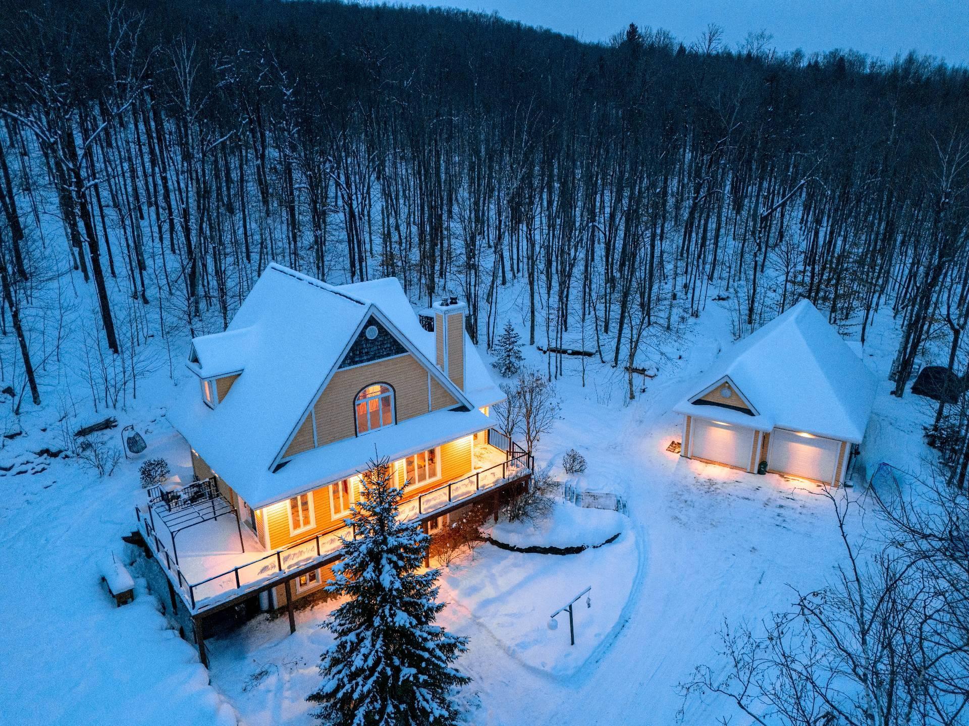 









2270


Ch. Deschesne 

,
Saint-Denis-de-Brompton,




QC
J0B2P0

