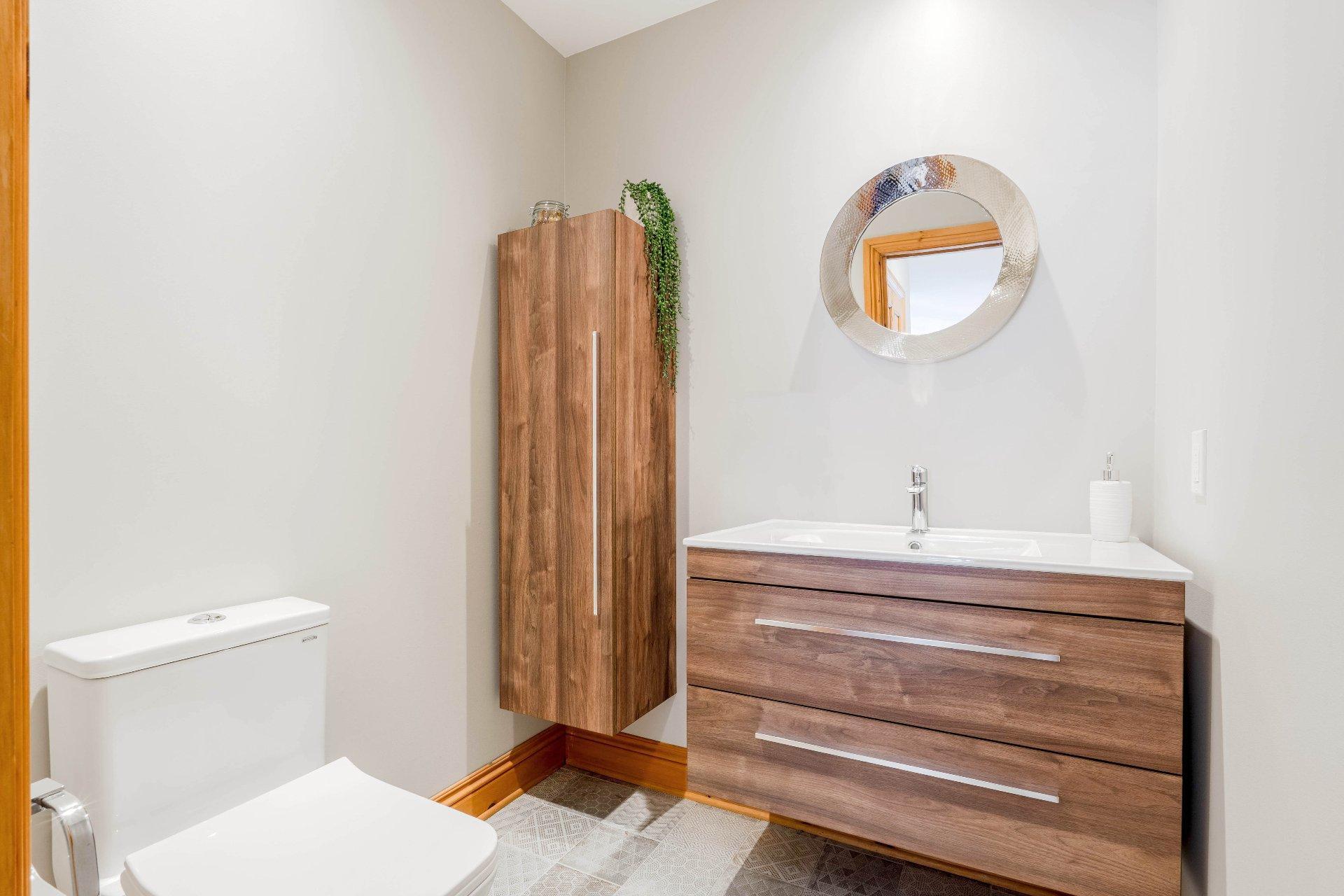 









2270


Ch. Deschesne 

,
Saint-Denis-de-Brompton,




QC
J0B2P0

