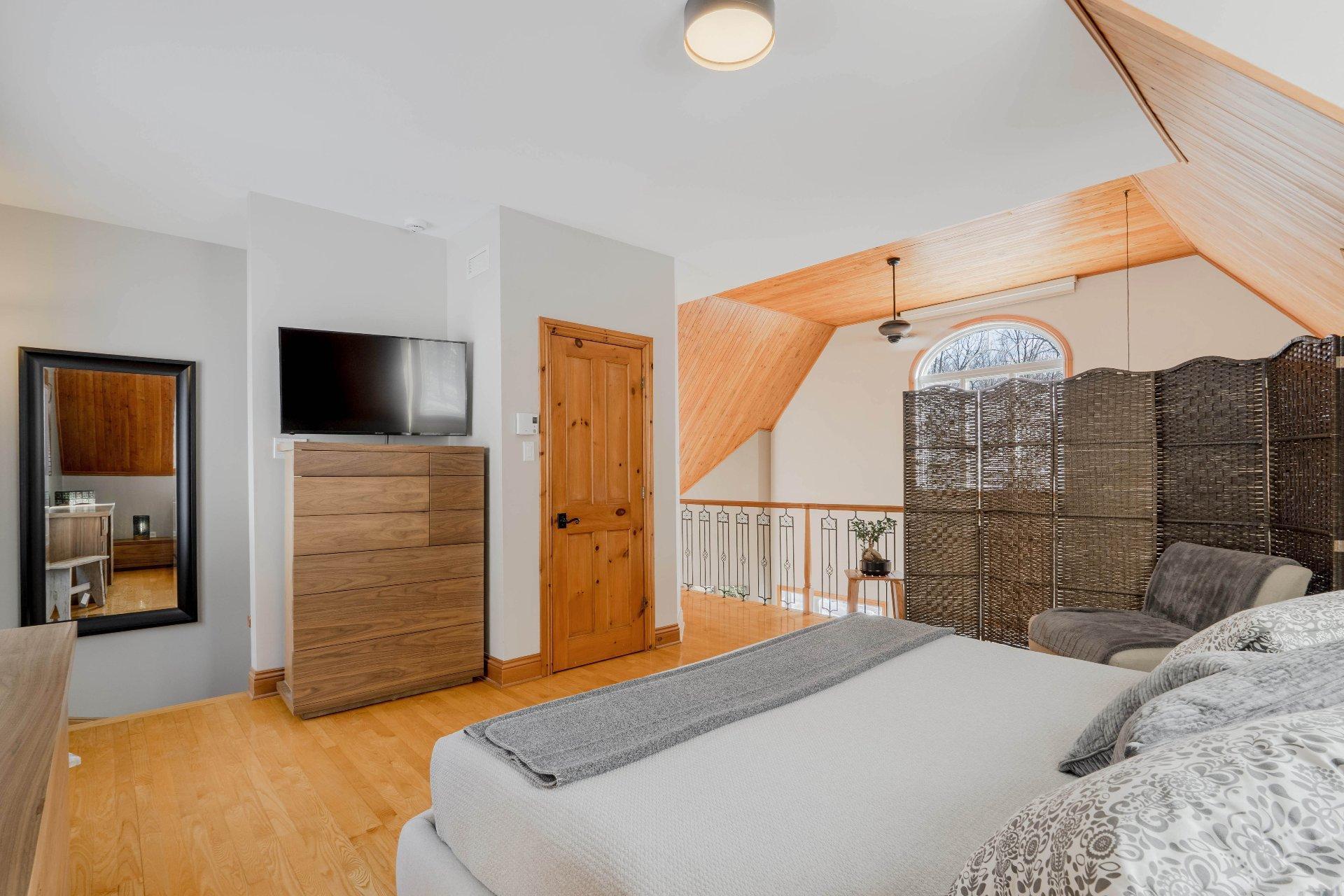 









2270


Ch. Deschesne 

,
Saint-Denis-de-Brompton,




QC
J0B2P0

