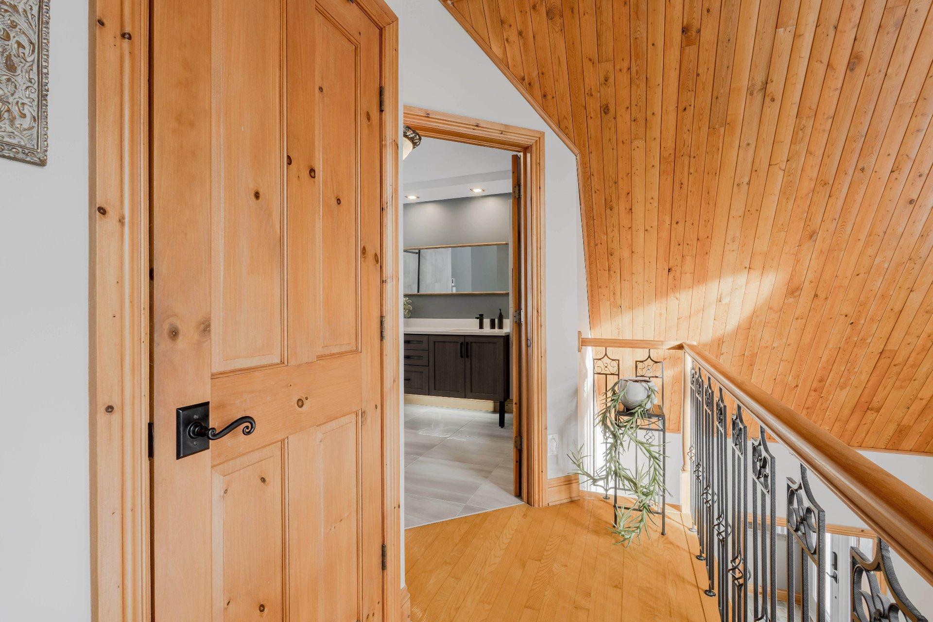 









2270


Ch. Deschesne 

,
Saint-Denis-de-Brompton,




QC
J0B2P0

