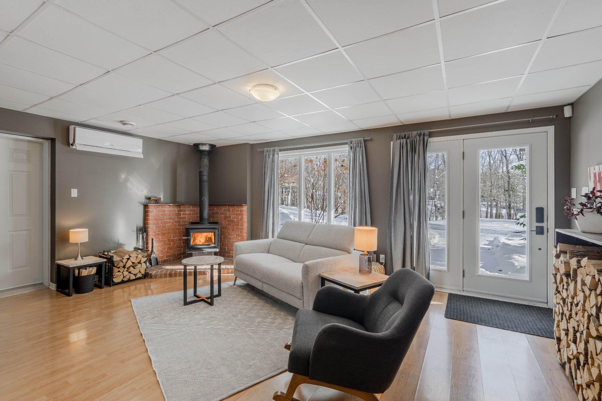 









2270


Ch. Deschesne 

,
Saint-Denis-de-Brompton,




QC
J0B2P0

