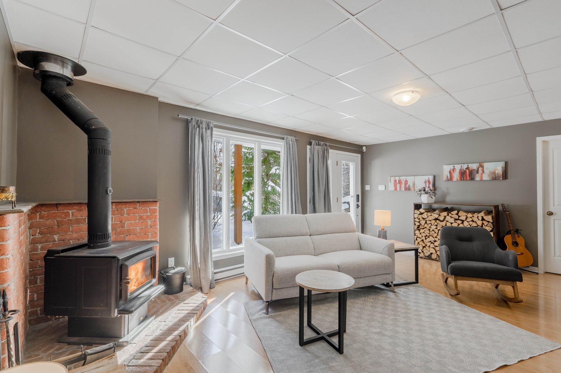









2270


Ch. Deschesne 

,
Saint-Denis-de-Brompton,




QC
J0B2P0

