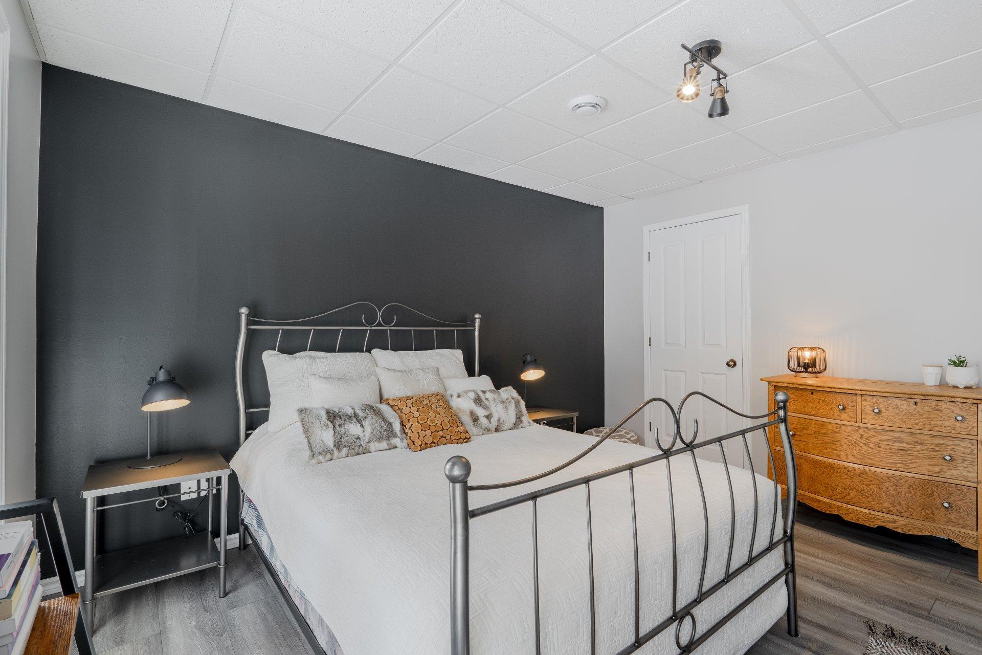 









2270


Ch. Deschesne 

,
Saint-Denis-de-Brompton,




QC
J0B2P0

