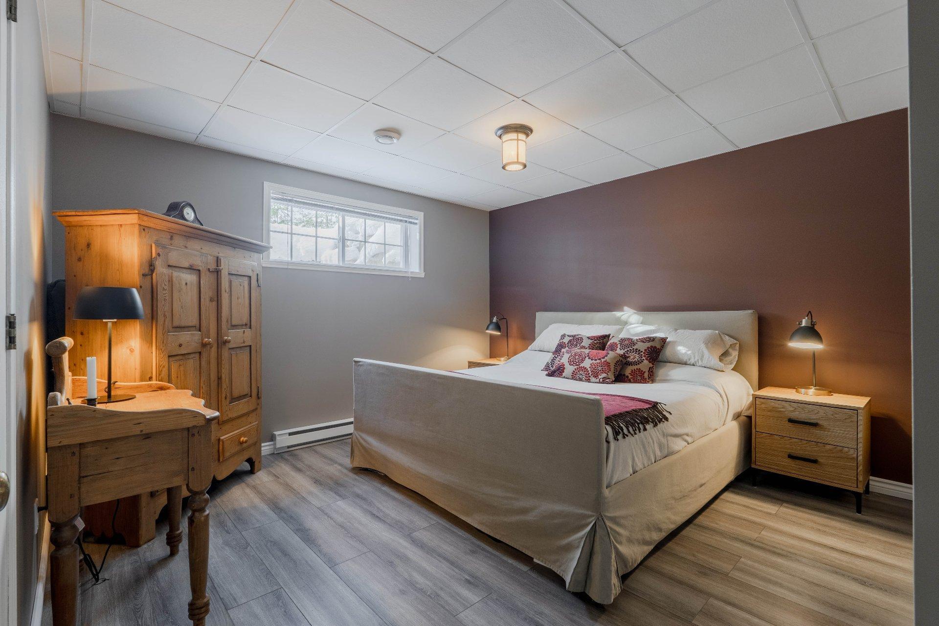 









2270


Ch. Deschesne 

,
Saint-Denis-de-Brompton,




QC
J0B2P0


