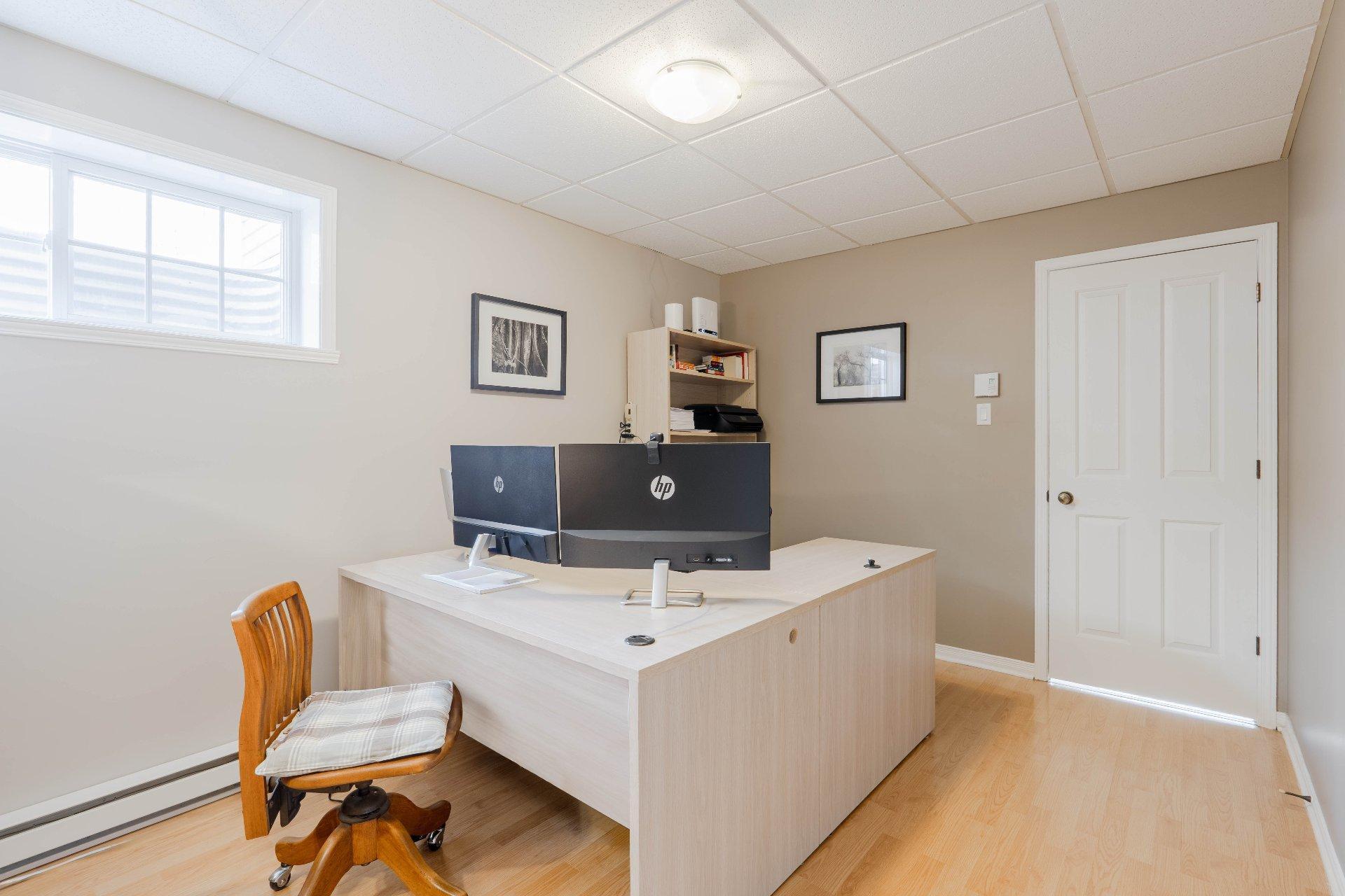 









2270


Ch. Deschesne 

,
Saint-Denis-de-Brompton,




QC
J0B2P0

