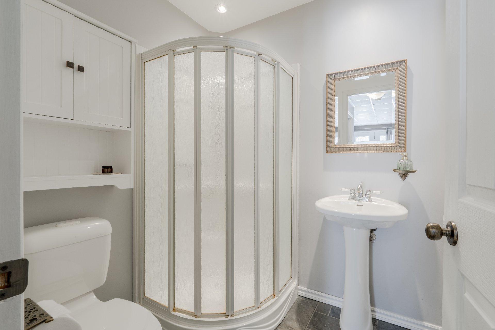 









2270


Ch. Deschesne 

,
Saint-Denis-de-Brompton,




QC
J0B2P0

