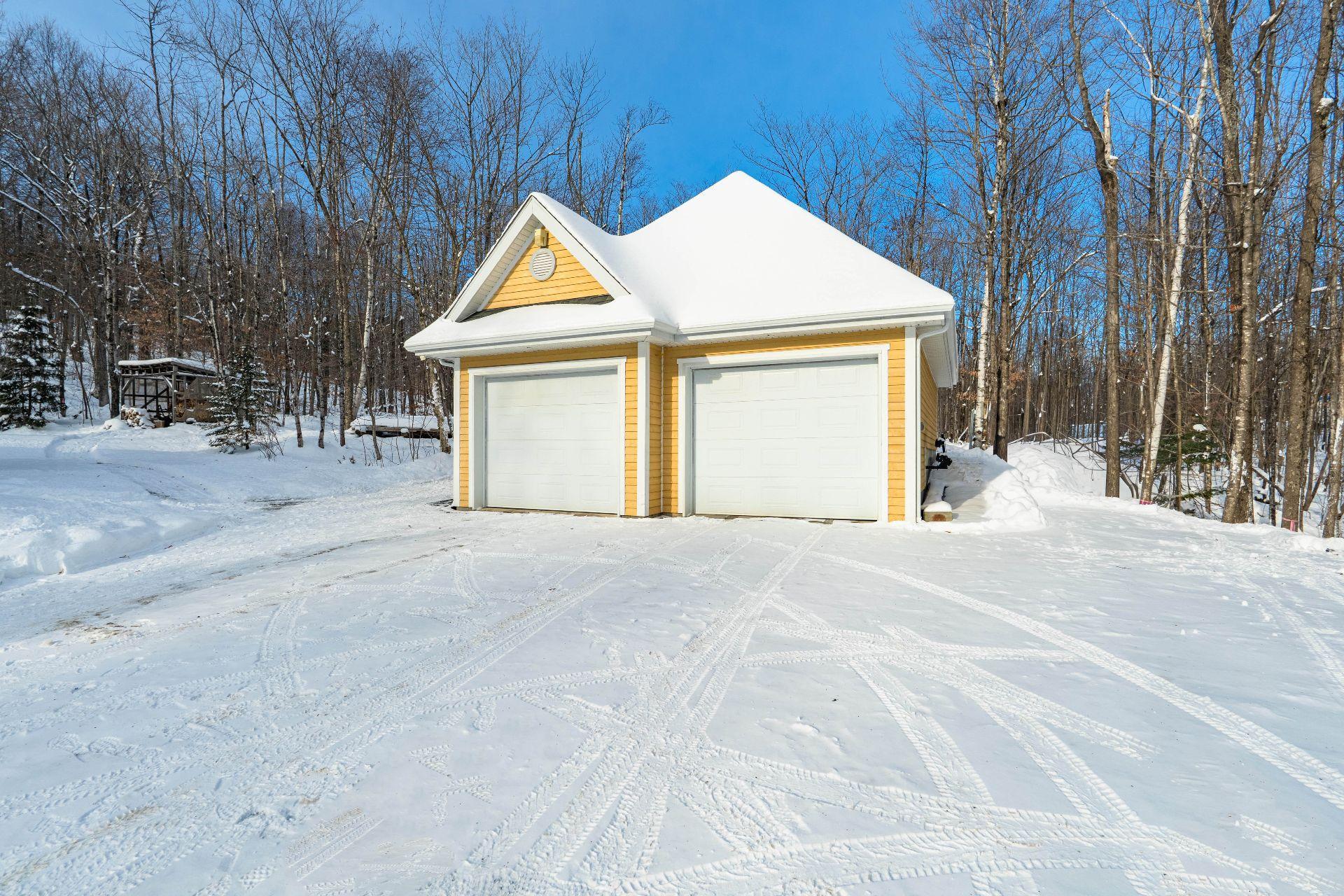 









2270


Ch. Deschesne 

,
Saint-Denis-de-Brompton,




QC
J0B2P0

