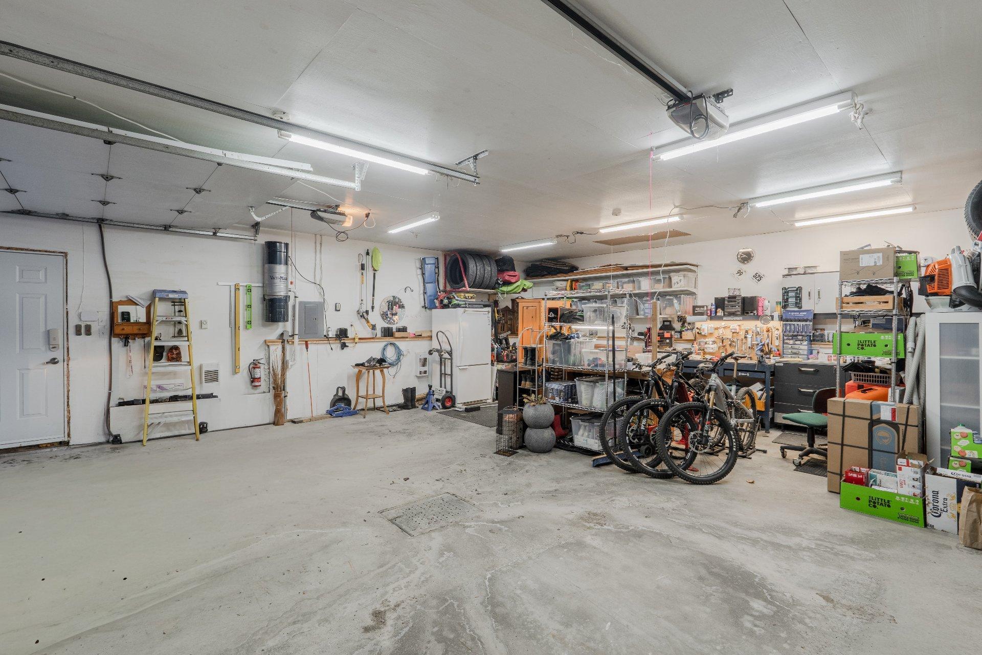 









2270


Ch. Deschesne 

,
Saint-Denis-de-Brompton,




QC
J0B2P0

