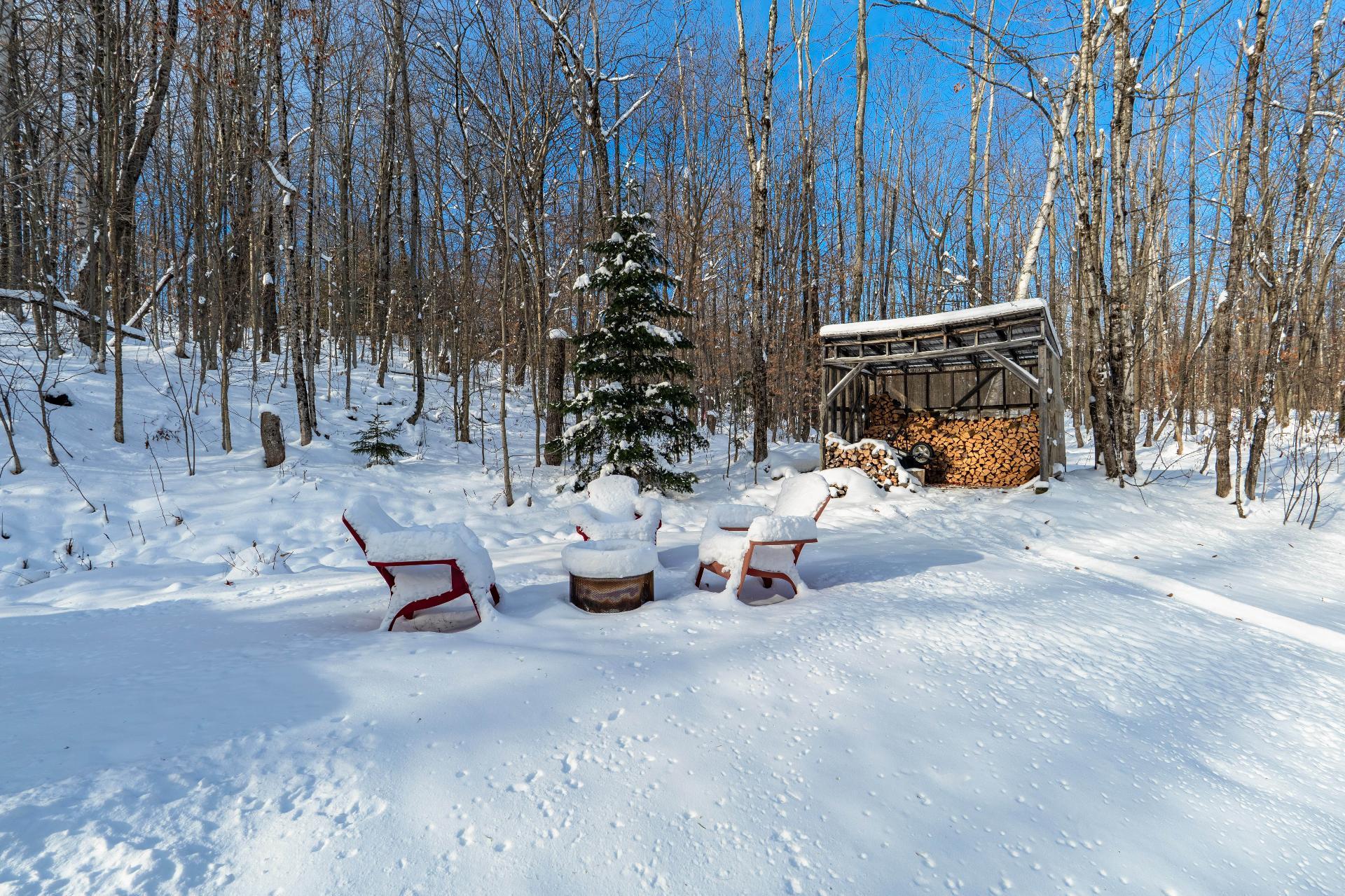 









2270


Ch. Deschesne 

,
Saint-Denis-de-Brompton,




QC
J0B2P0

