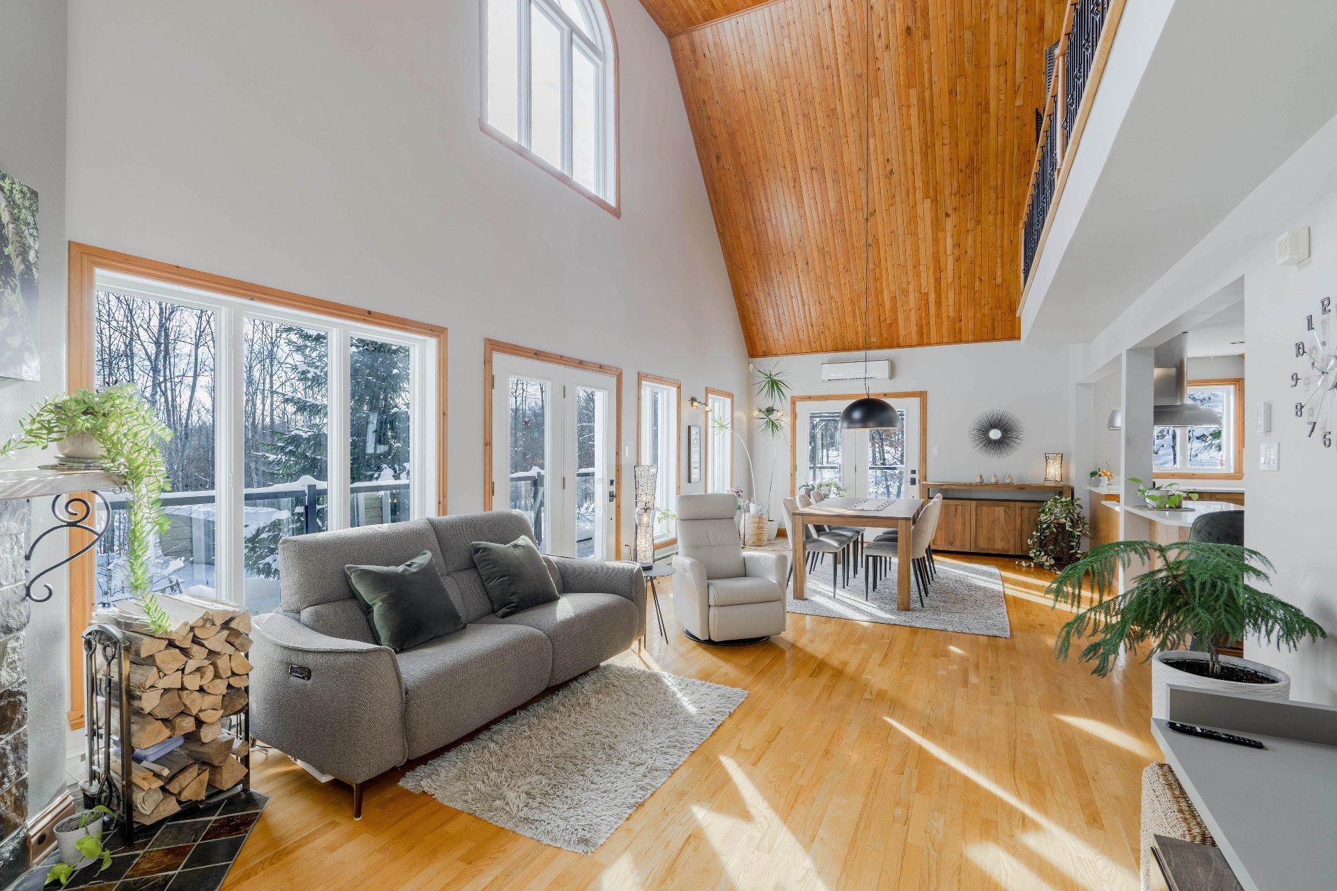 









2270


Ch. Deschesne 

,
Saint-Denis-de-Brompton,




QC
J0B2P0

