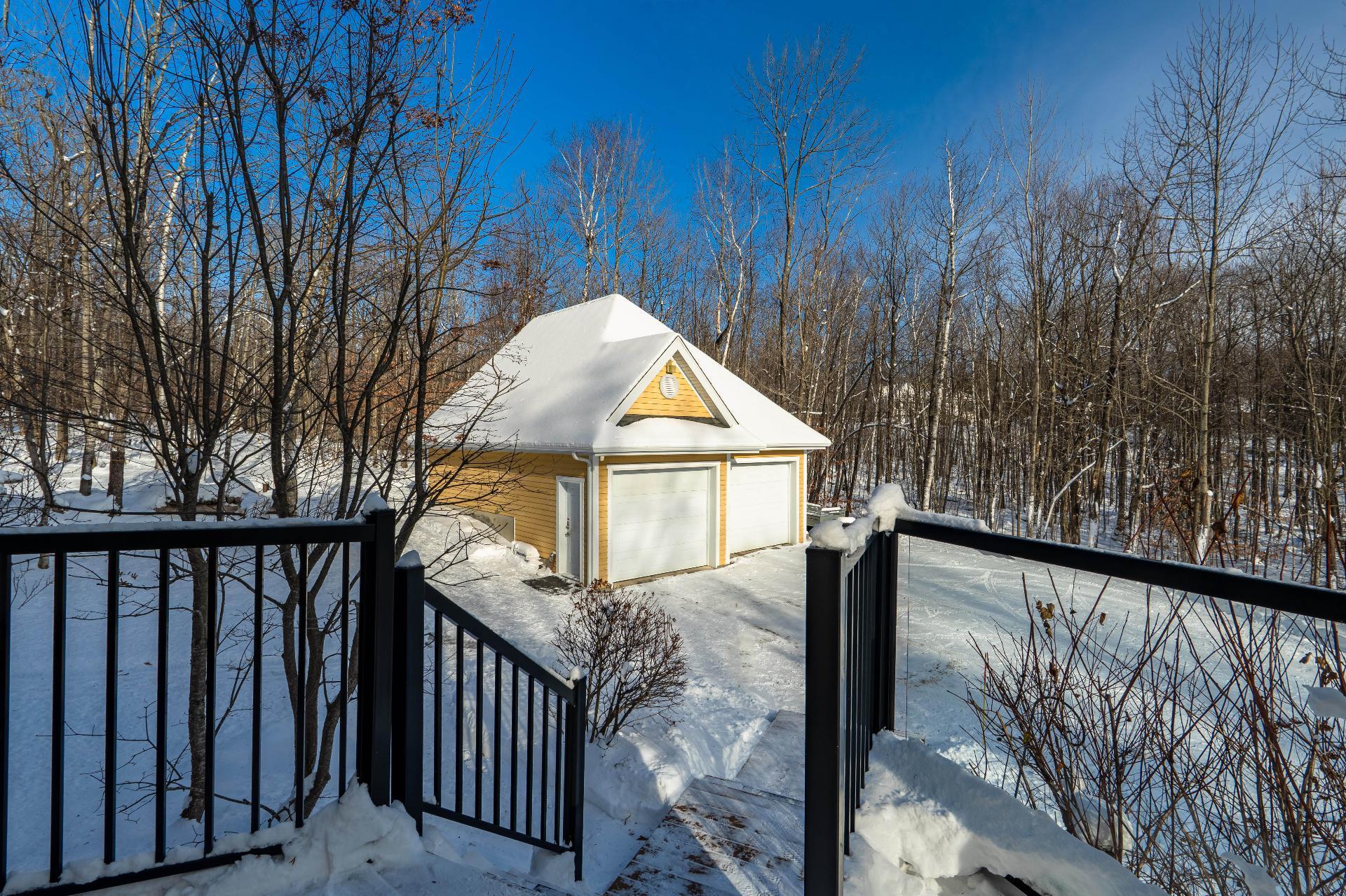 









2270


Ch. Deschesne 

,
Saint-Denis-de-Brompton,




QC
J0B2P0

