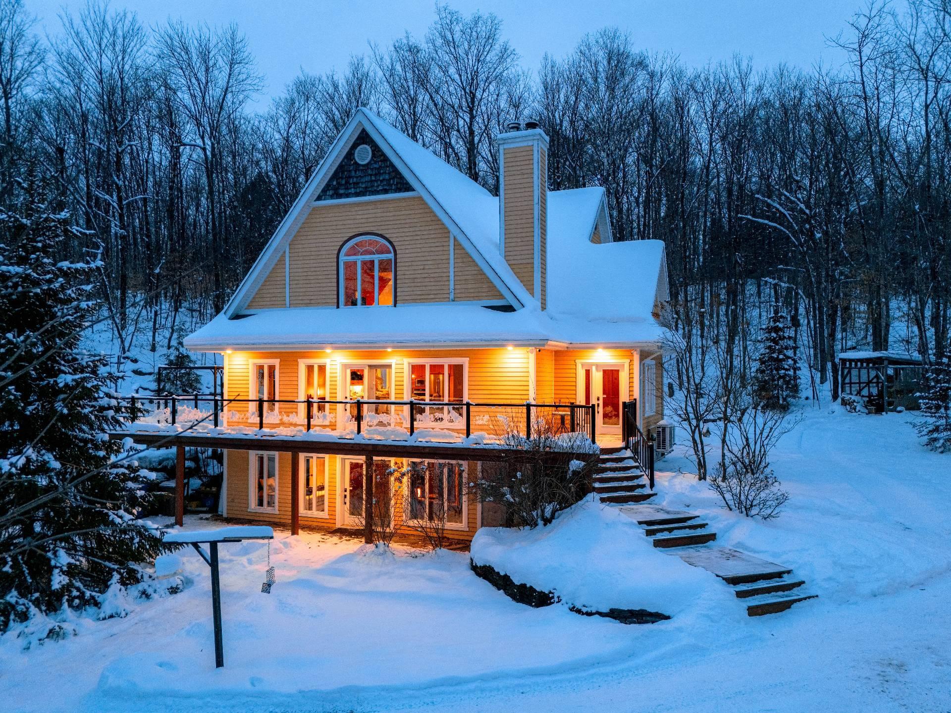 









2270


Ch. Deschesne 

,
Saint-Denis-de-Brompton,




QC
J0B2P0

