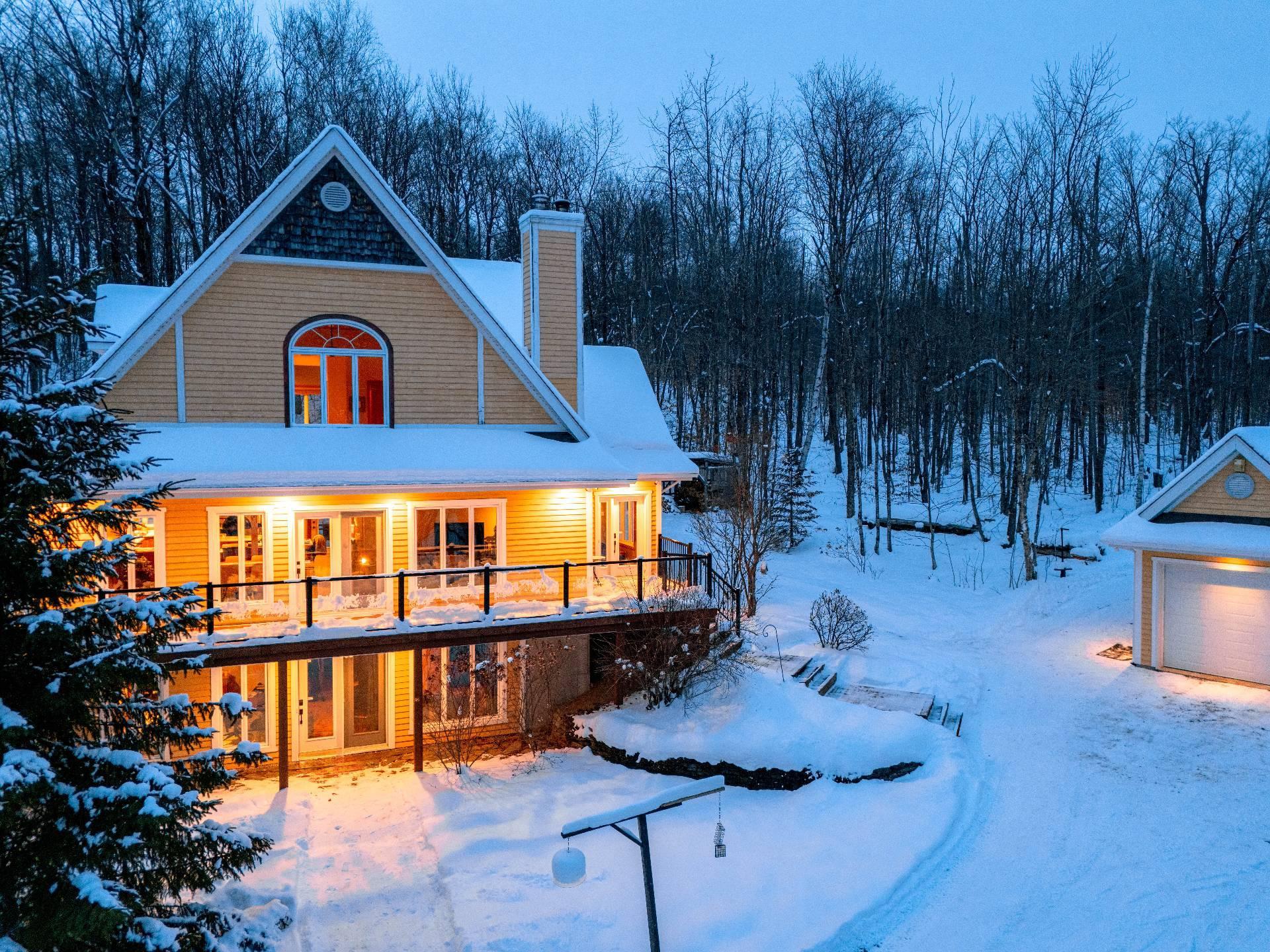 









2270


Ch. Deschesne 

,
Saint-Denis-de-Brompton,




QC
J0B2P0


