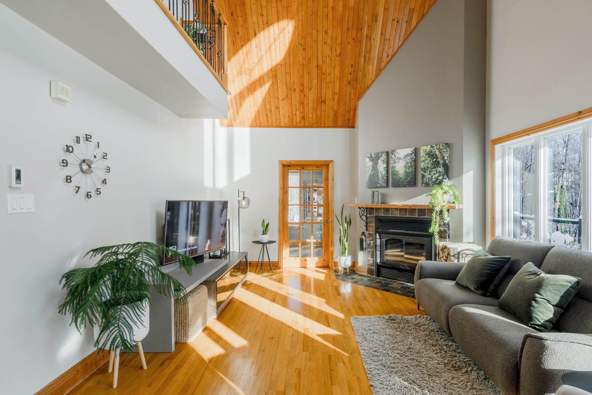 









2270


Ch. Deschesne 

,
Saint-Denis-de-Brompton,




QC
J0B2P0

