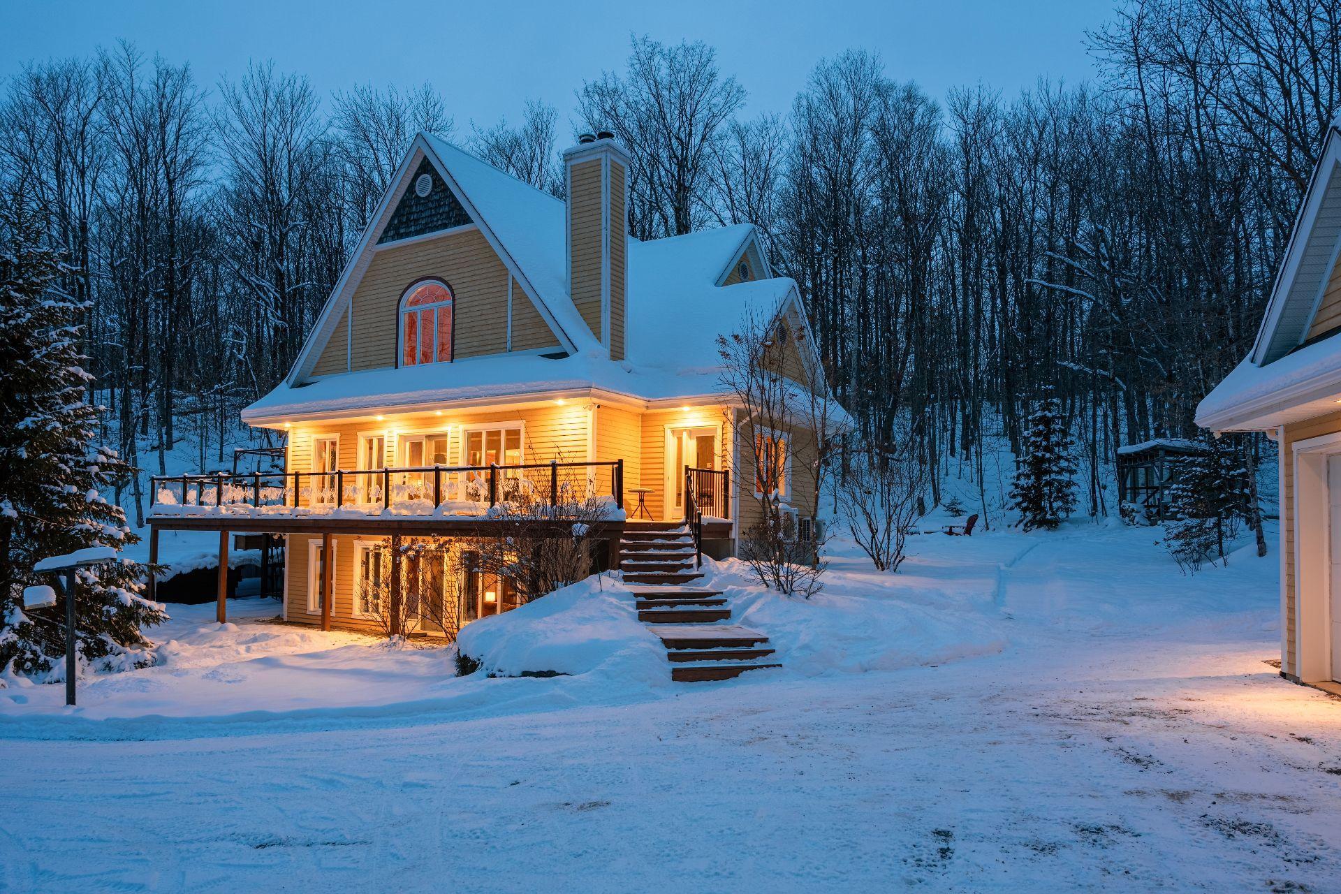 









2270


Ch. Deschesne 

,
Saint-Denis-de-Brompton,




QC
J0B2P0

