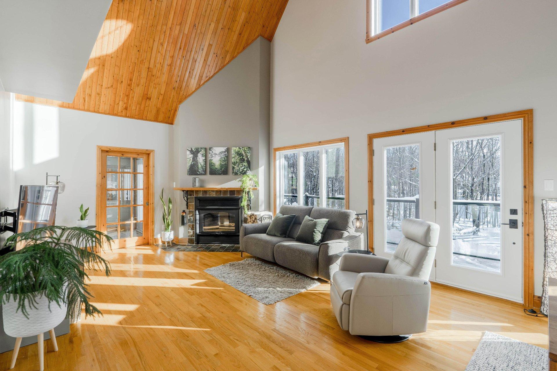 









2270


Ch. Deschesne 

,
Saint-Denis-de-Brompton,




QC
J0B2P0

