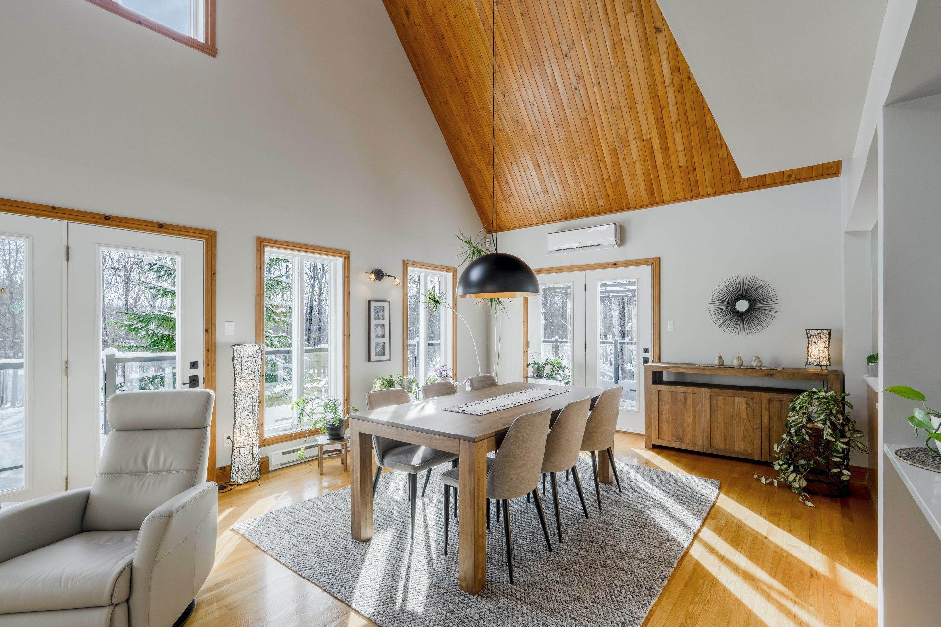 









2270


Ch. Deschesne 

,
Saint-Denis-de-Brompton,




QC
J0B2P0

