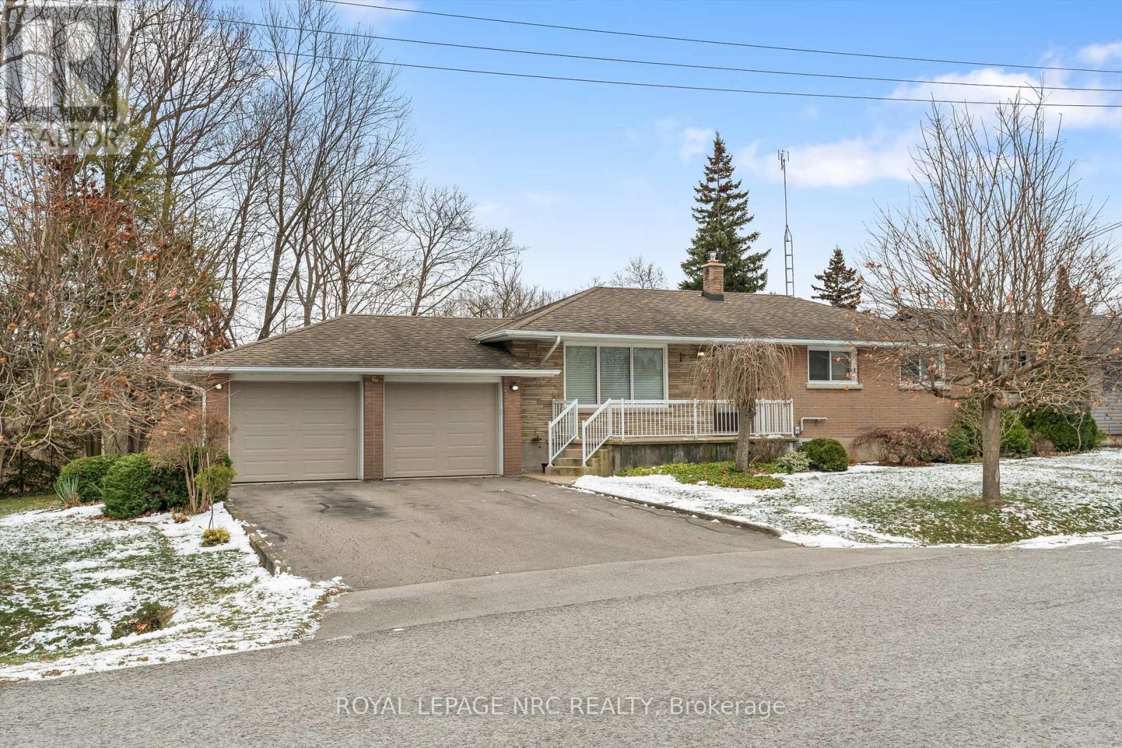 












26 SOUTHDALE DRIVE

,
St. Catharines (Vine/Linwell),




Ontario
L2M3N5

