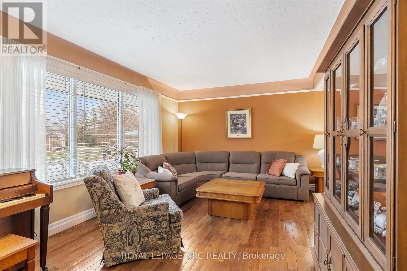 












26 SOUTHDALE DRIVE

,
St. Catharines (Vine/Linwell),




Ontario
L2M3N5

