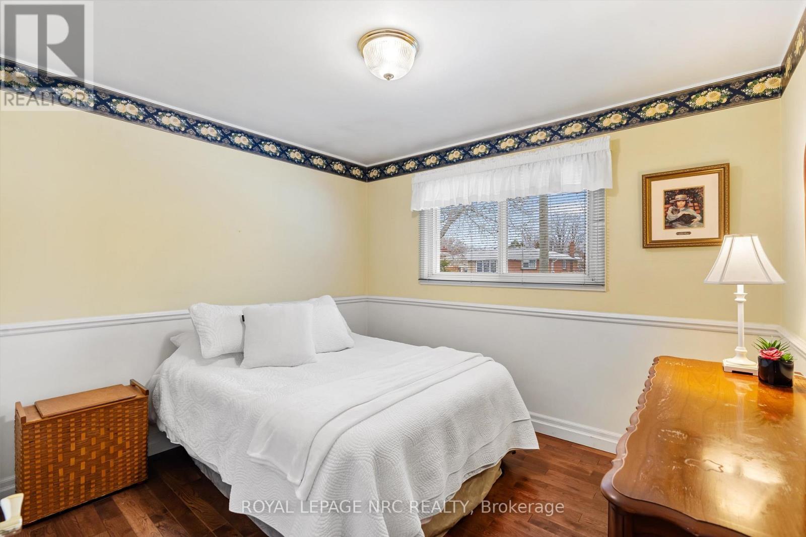 












26 SOUTHDALE DRIVE

,
St. Catharines (Vine/Linwell),




Ontario
L2M3N5

