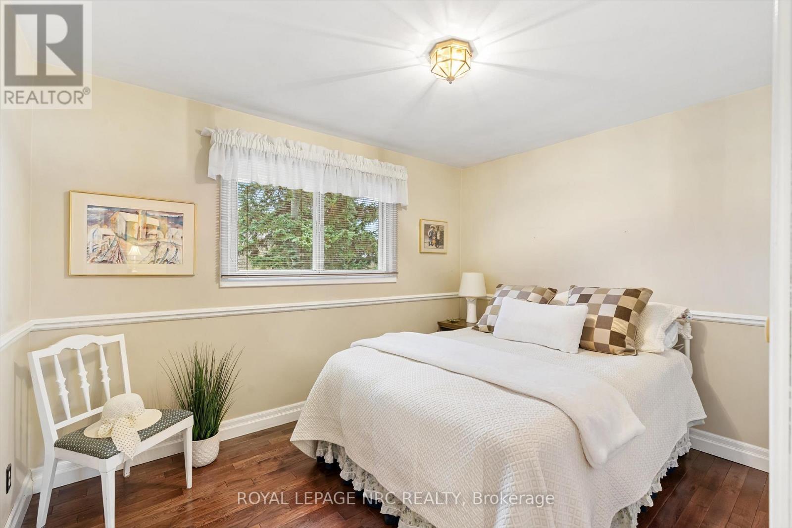 












26 SOUTHDALE DRIVE

,
St. Catharines (Vine/Linwell),




Ontario
L2M3N5

