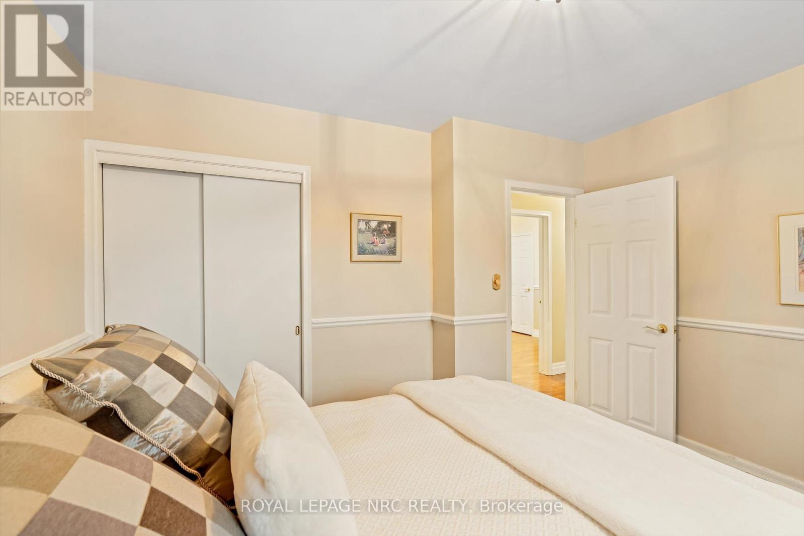 












26 SOUTHDALE DRIVE

,
St. Catharines (Vine/Linwell),




Ontario
L2M3N5

