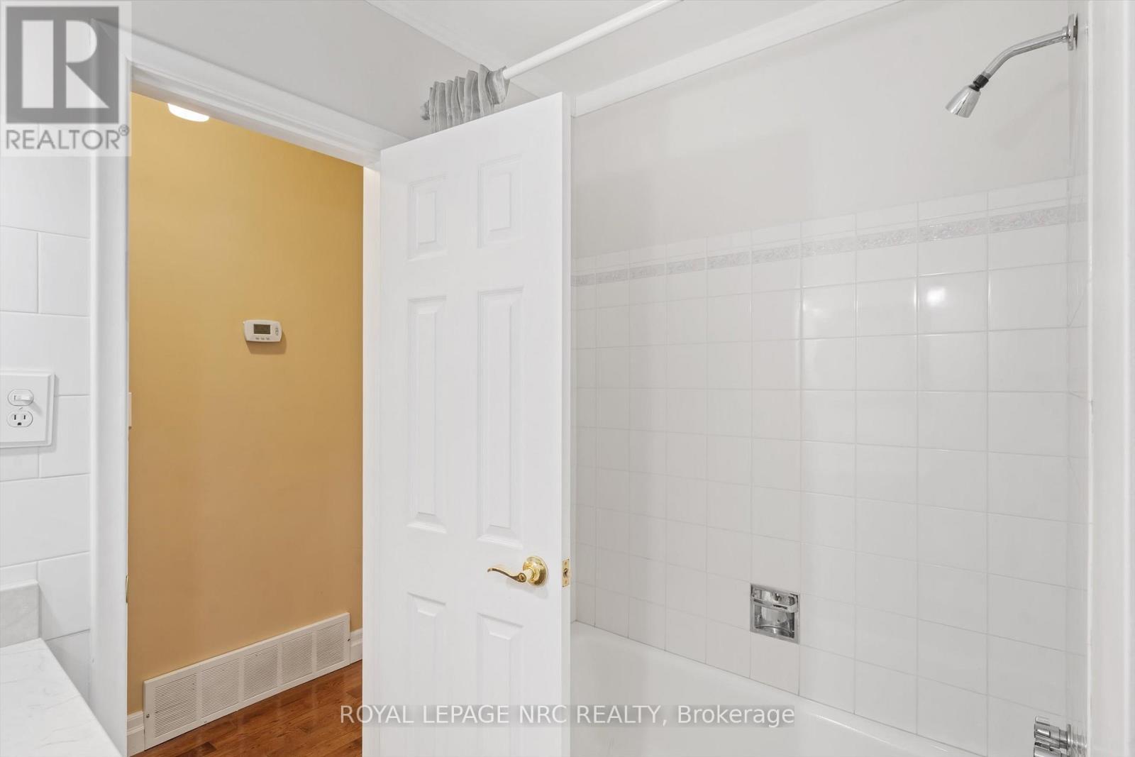 












26 SOUTHDALE DRIVE

,
St. Catharines (Vine/Linwell),




Ontario
L2M3N5

