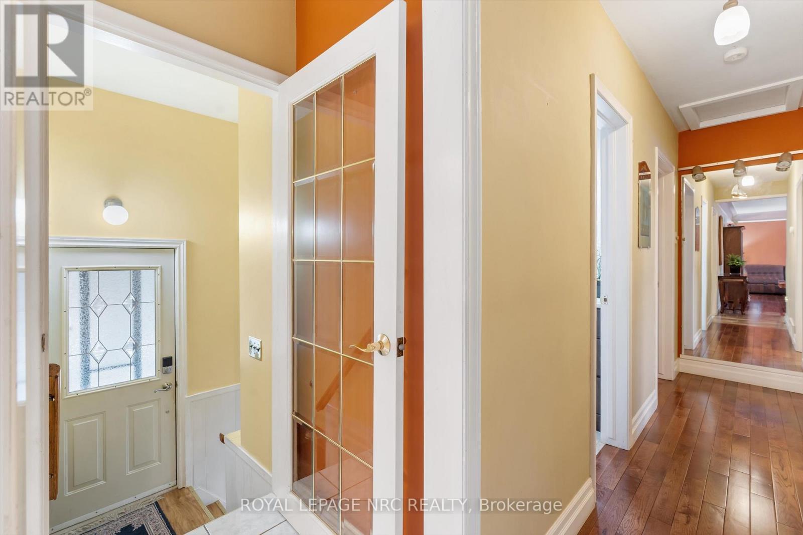 












26 SOUTHDALE DRIVE

,
St. Catharines (Vine/Linwell),




Ontario
L2M3N5

