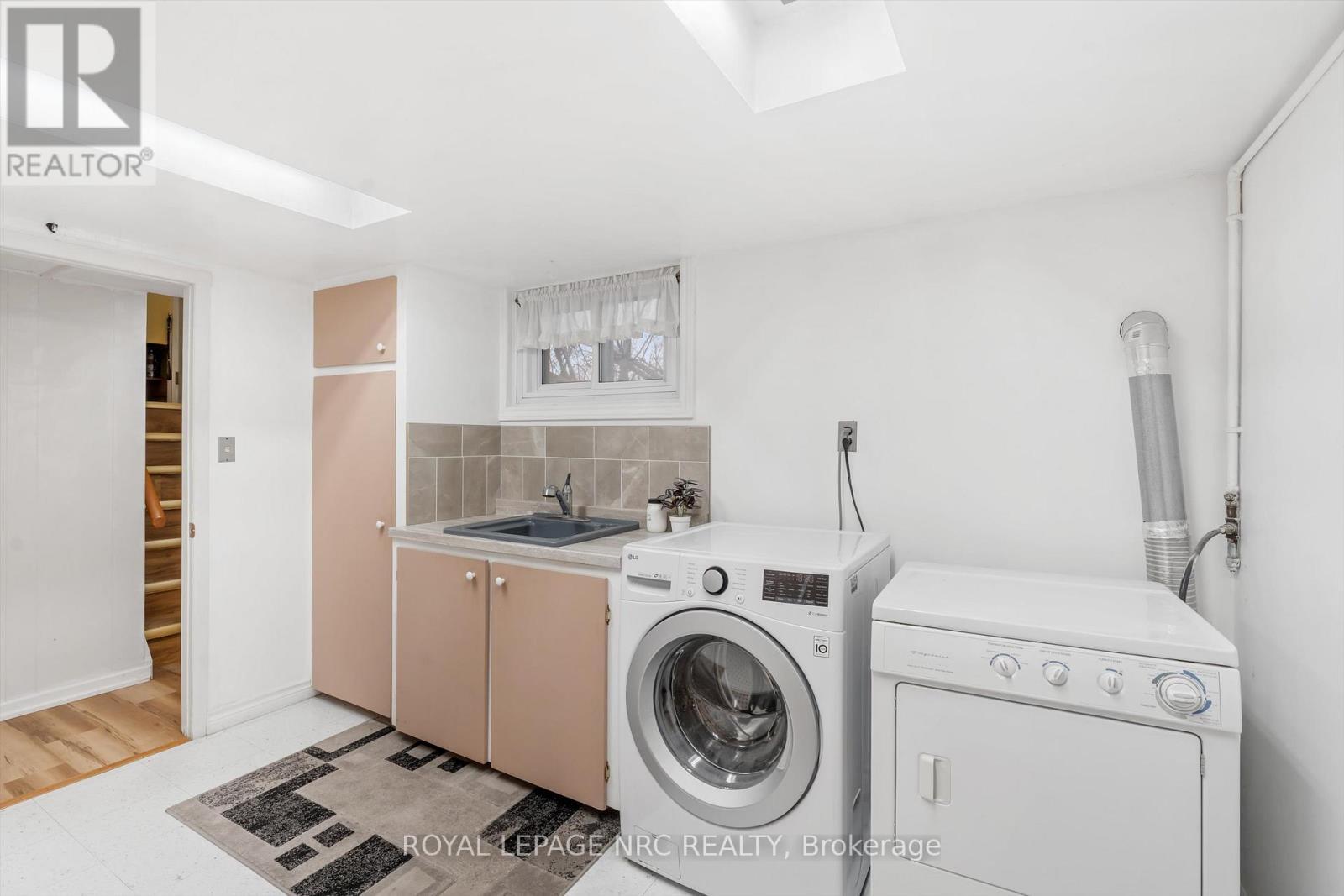 












26 SOUTHDALE DRIVE

,
St. Catharines (Vine/Linwell),




Ontario
L2M3N5

