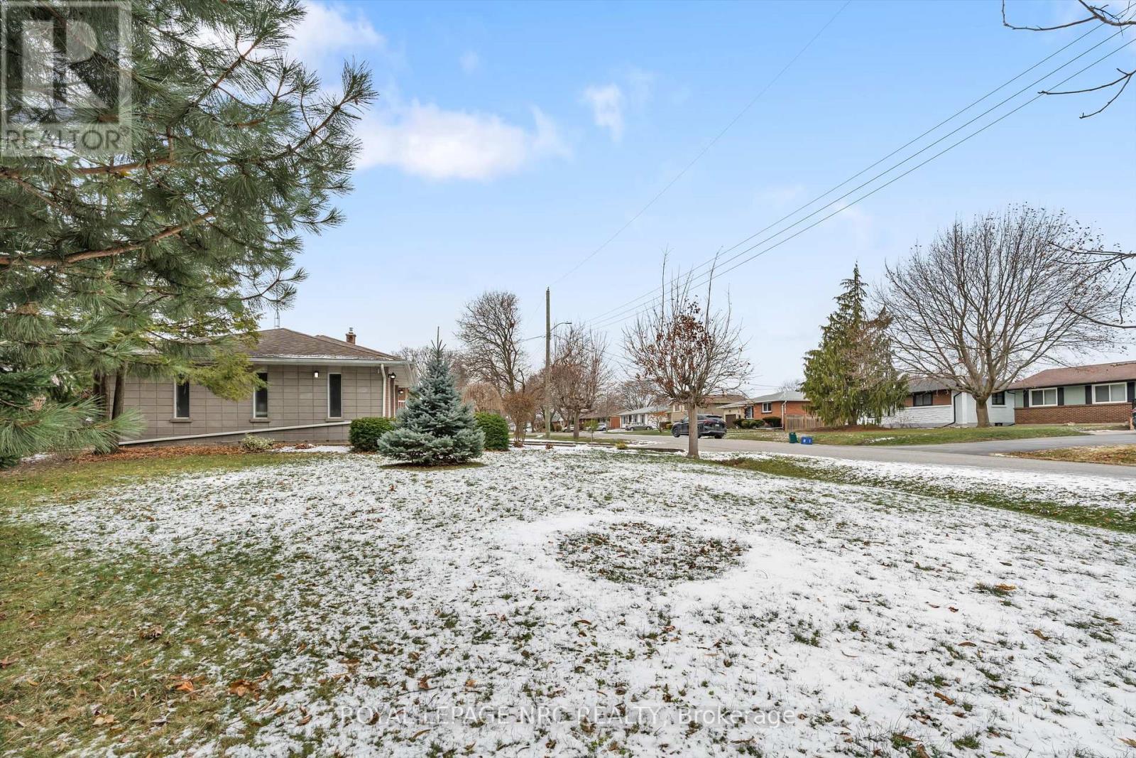 












26 SOUTHDALE DRIVE

,
St. Catharines (Vine/Linwell),




Ontario
L2M3N5

