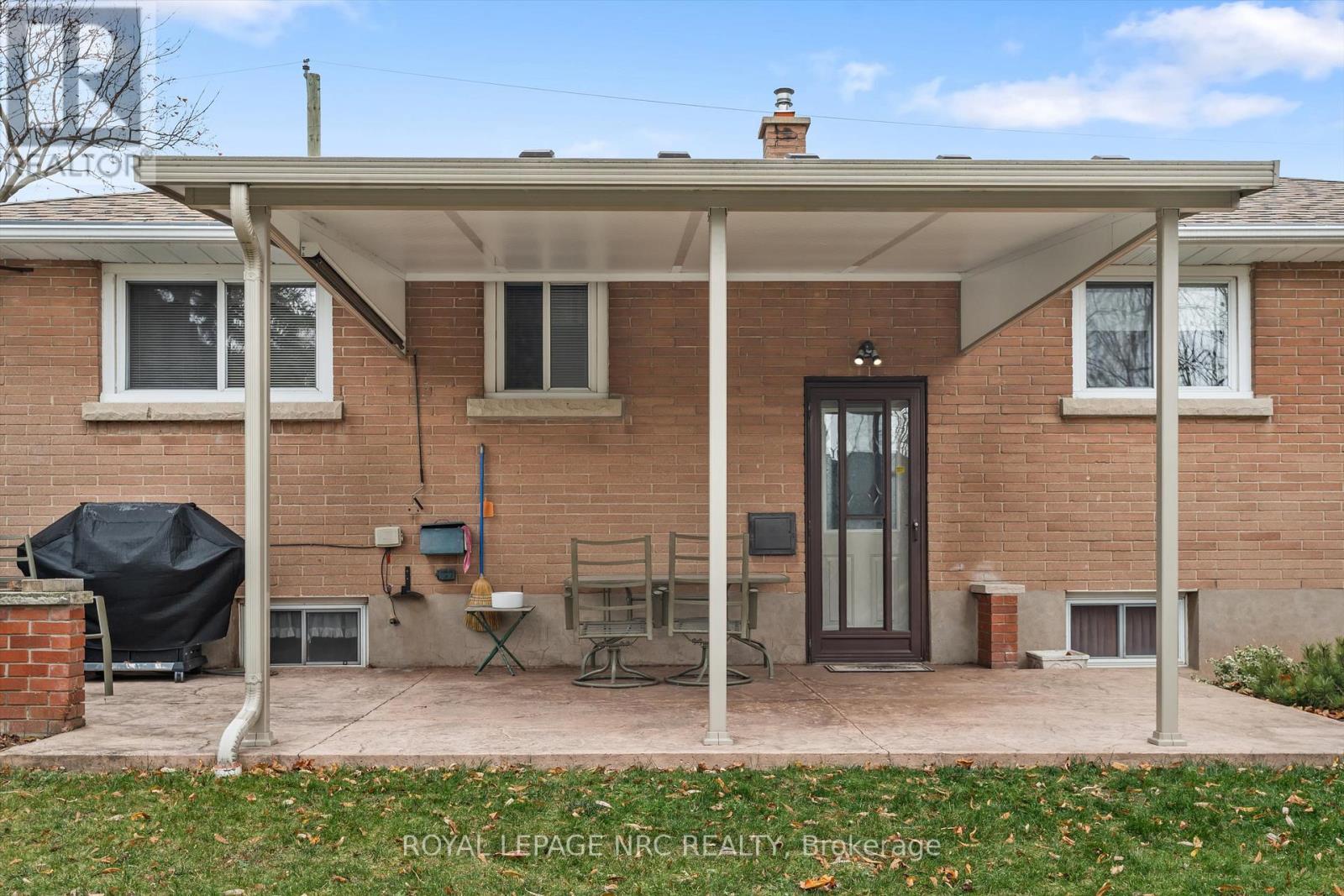 












26 SOUTHDALE DRIVE

,
St. Catharines (Vine/Linwell),




Ontario
L2M3N5

