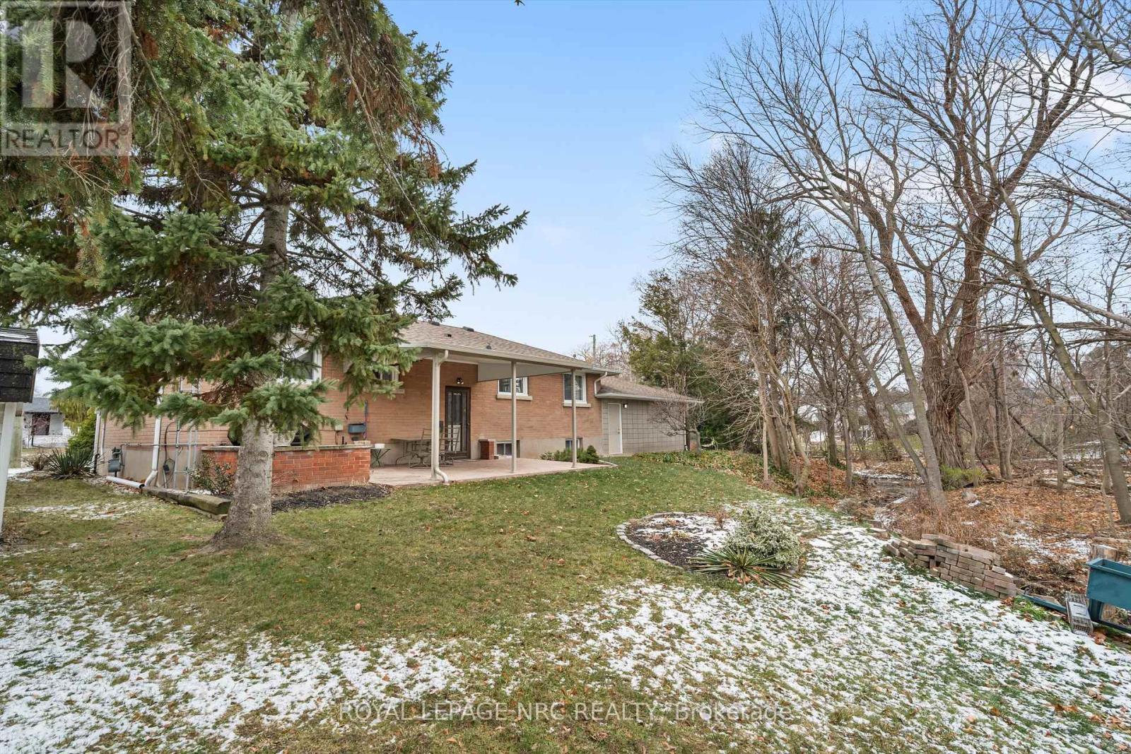 












26 SOUTHDALE DRIVE

,
St. Catharines (Vine/Linwell),




Ontario
L2M3N5

