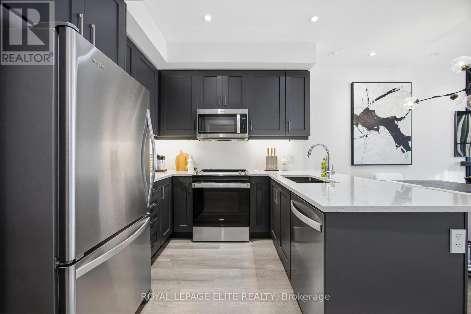 












723 - 665 CRICKLEWOOD DRIVE

,
Mississauga,




Ontario
L5G0B9

