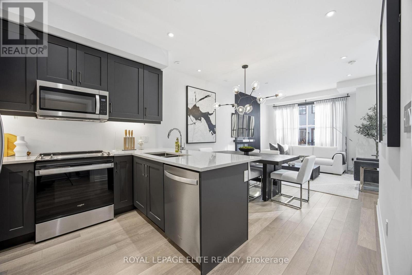 












723 - 665 CRICKLEWOOD DRIVE

,
Mississauga,




Ontario
L5G0B9

