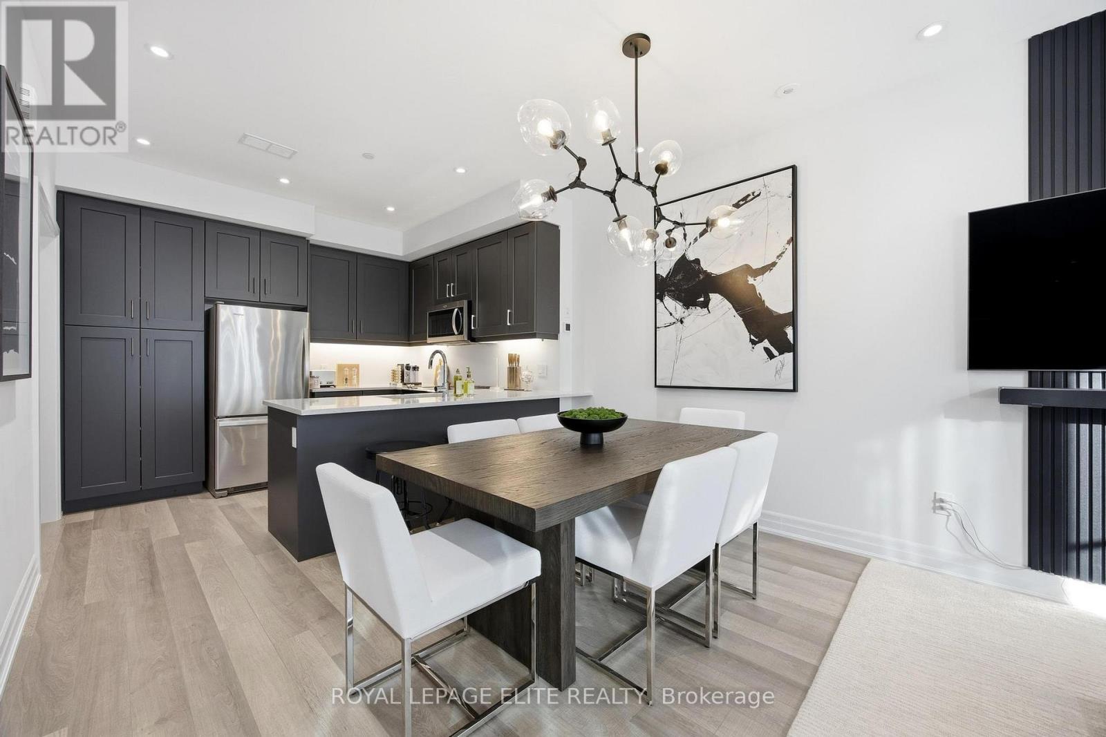 












723 - 665 CRICKLEWOOD DRIVE

,
Mississauga,




Ontario
L5G0B9

