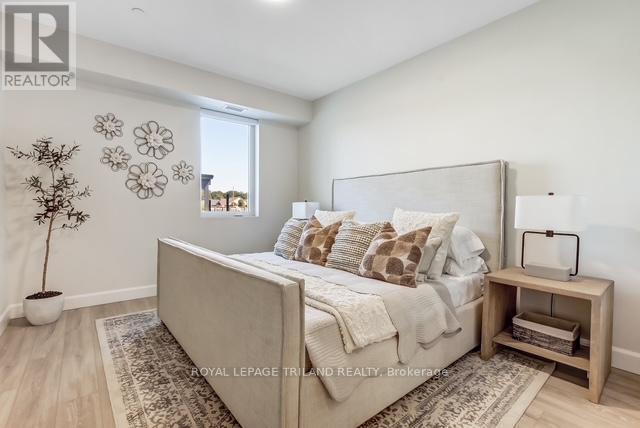 












204 - 16 COMPASS TRAIL

,
Central Elgin (Port Stanley),




Ontario
N5L0B4

