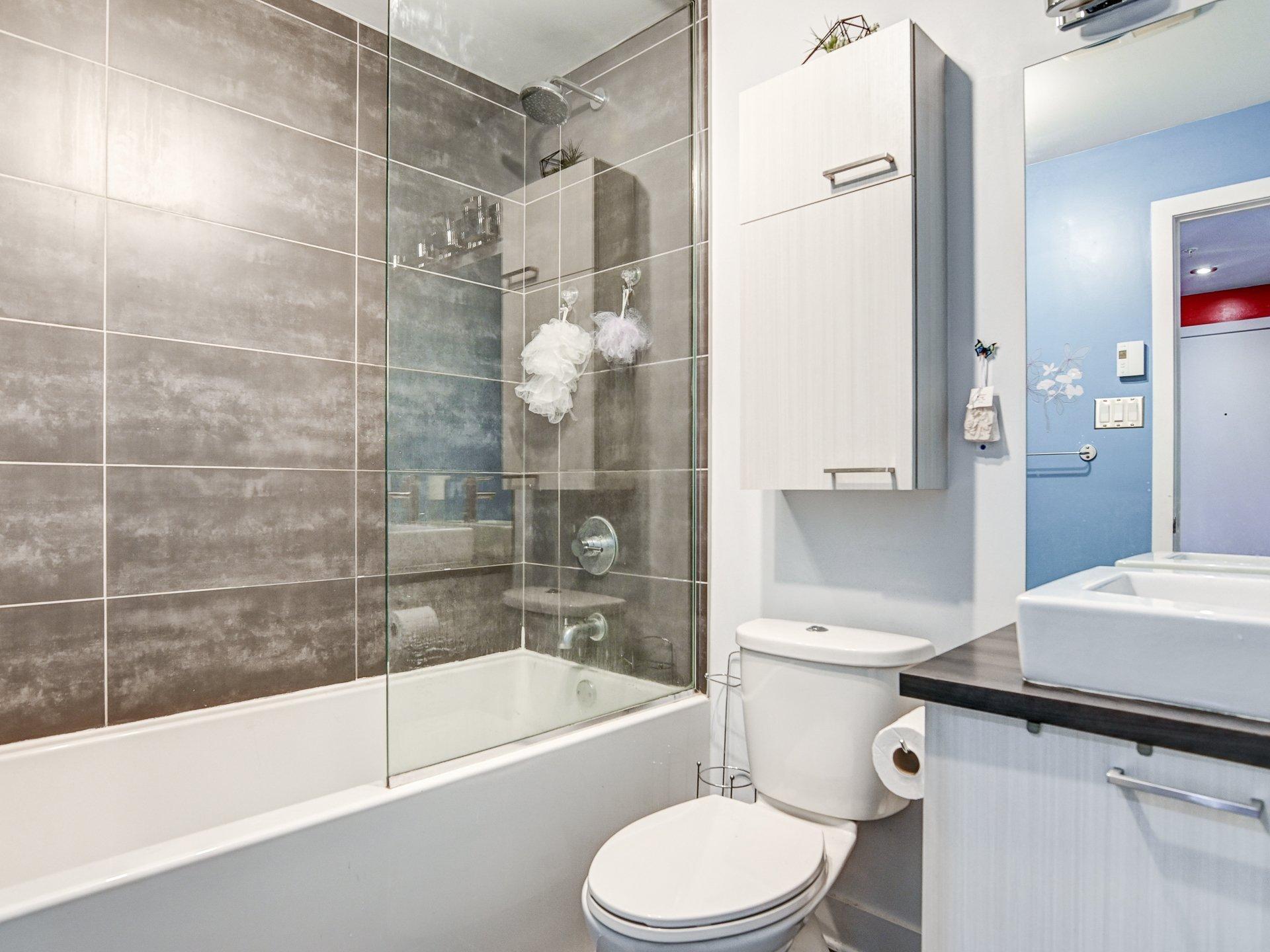 









1150


Rue St-Denis

, 508,
Montréal (Ville-Marie),




QC
H2X0B3

