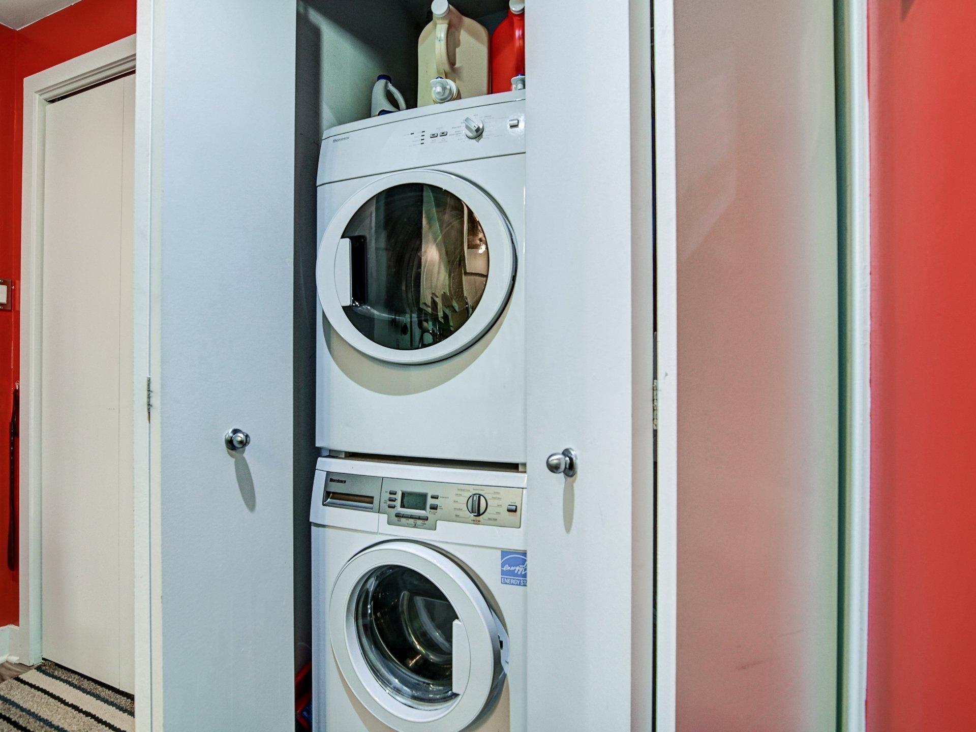 









1150


Rue St-Denis

, 508,
Montréal (Ville-Marie),




QC
H2X0B3

