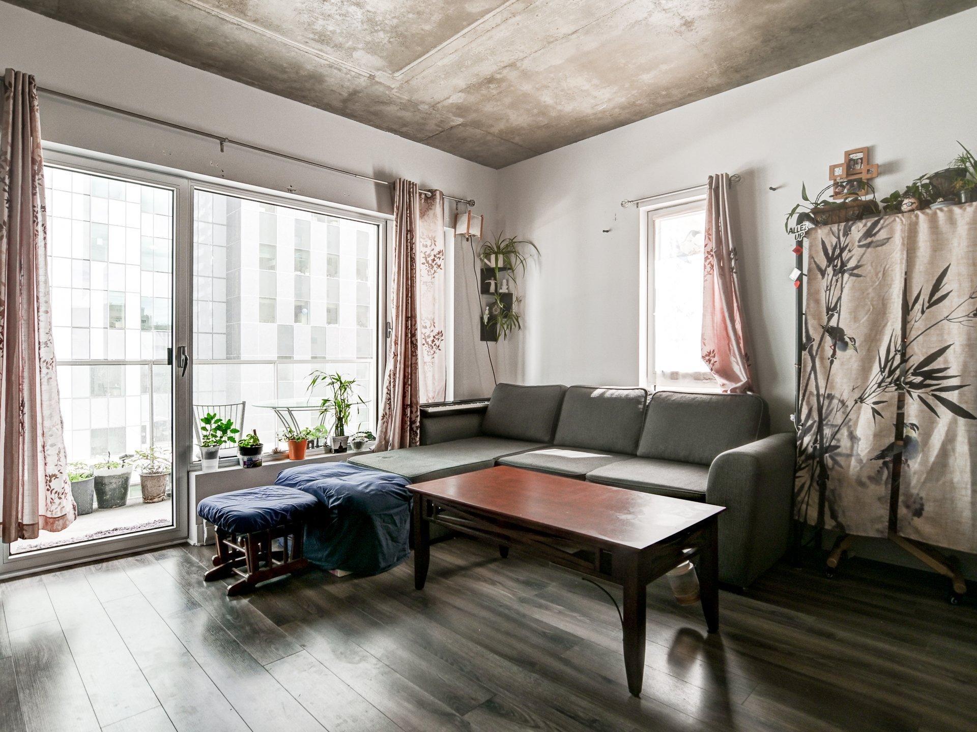 









1150


Rue St-Denis

, 508,
Montréal (Ville-Marie),




QC
H2X0B3

