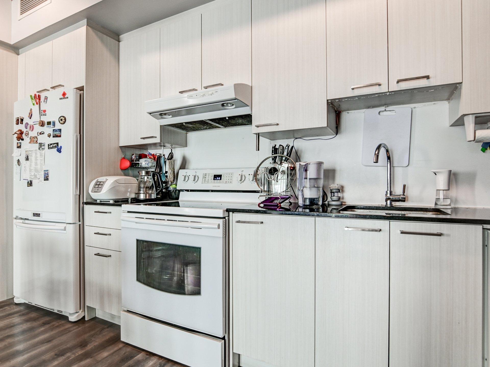 









1150


Rue St-Denis

, 508,
Montréal (Ville-Marie),




QC
H2X0B3

