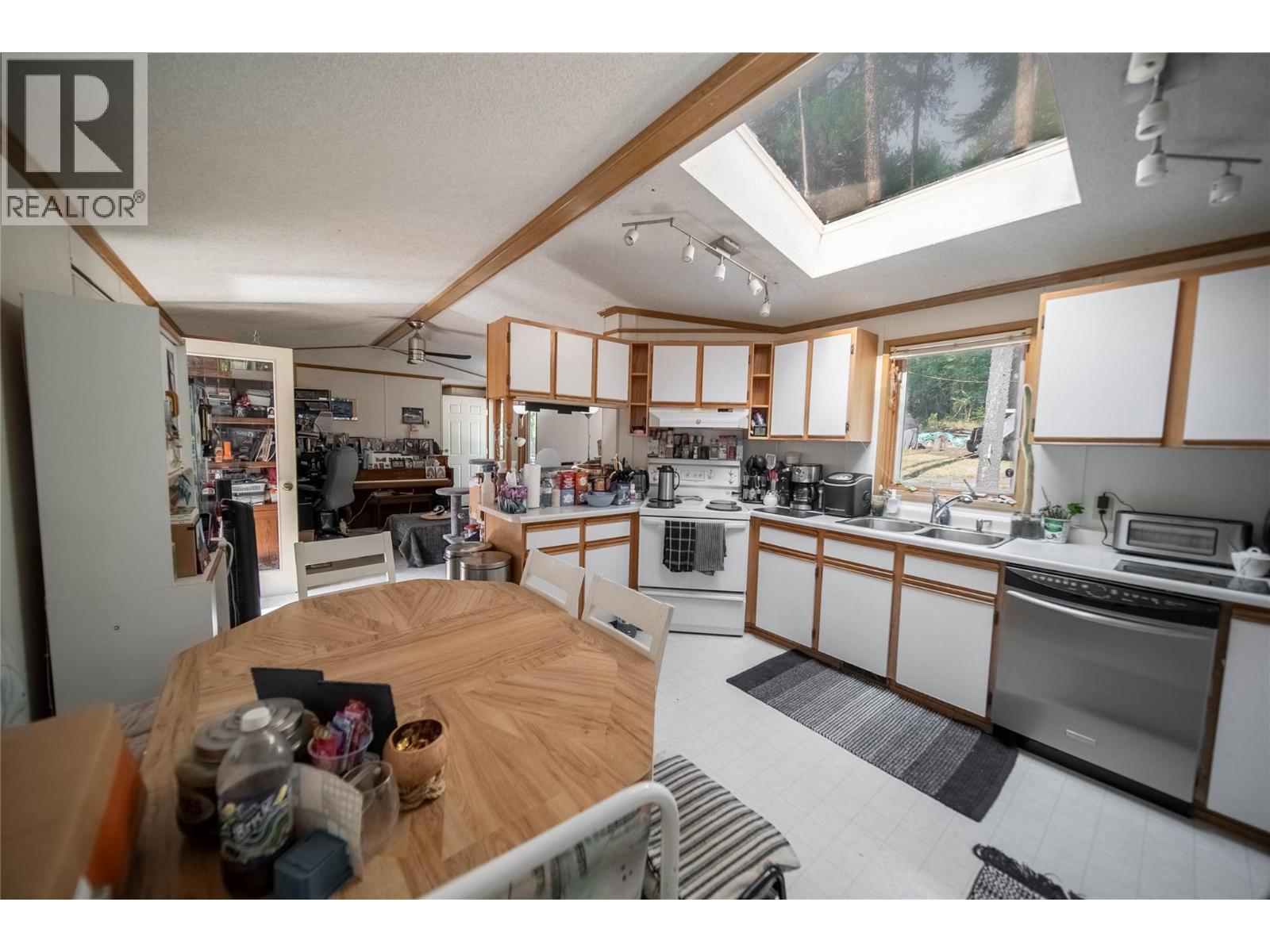 












2870 Rosen Heights Road

,
Jaffray,




British Columbia
V0B1T0

