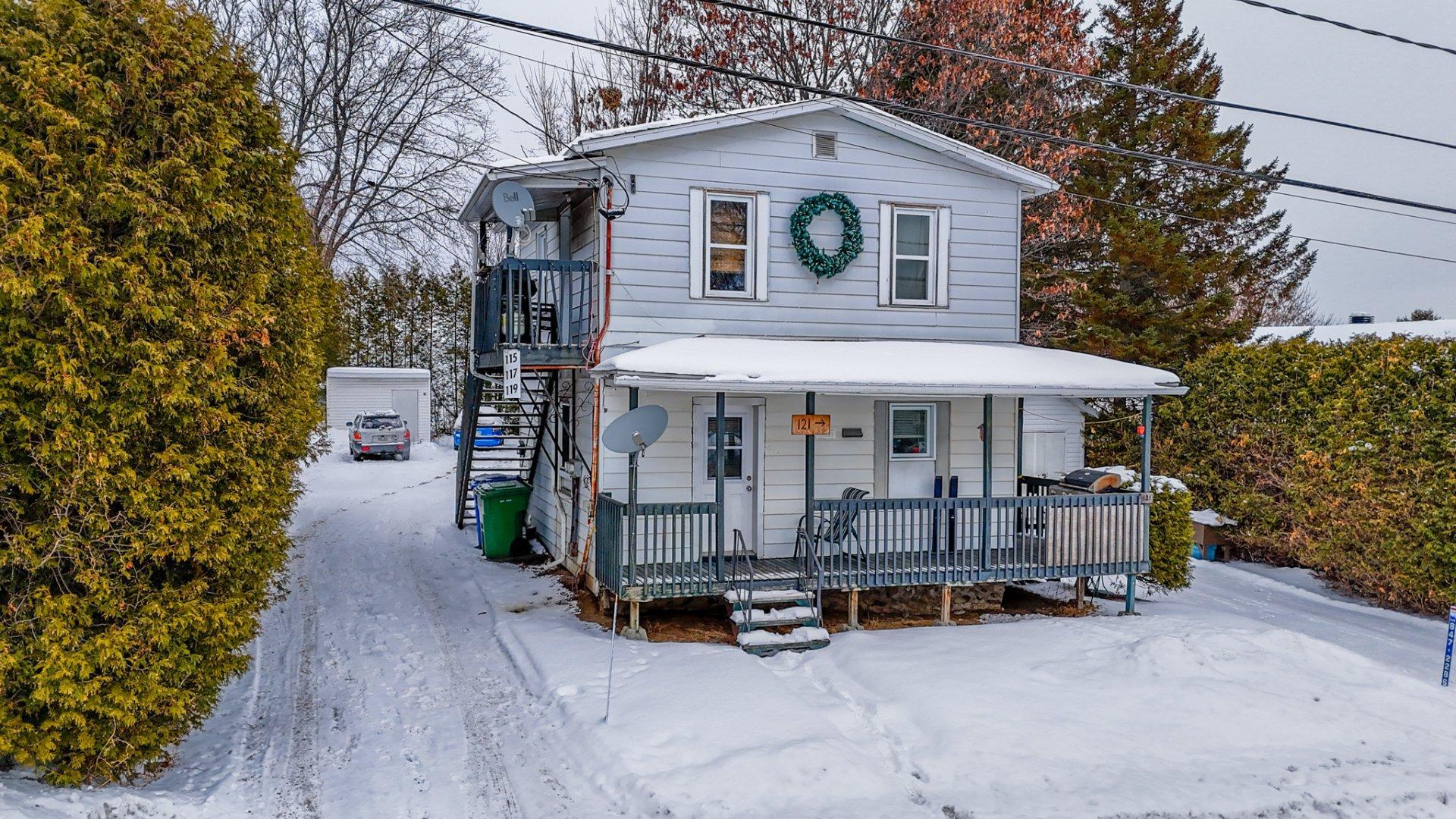 









119

 - 121


Rue D'Arcy

,
Magog,




QC
J1X1R5

