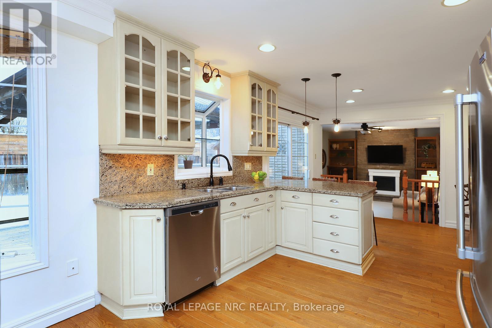 












4 CINDY COURT

,
Grimsby,




Ontario
L3M4N9

