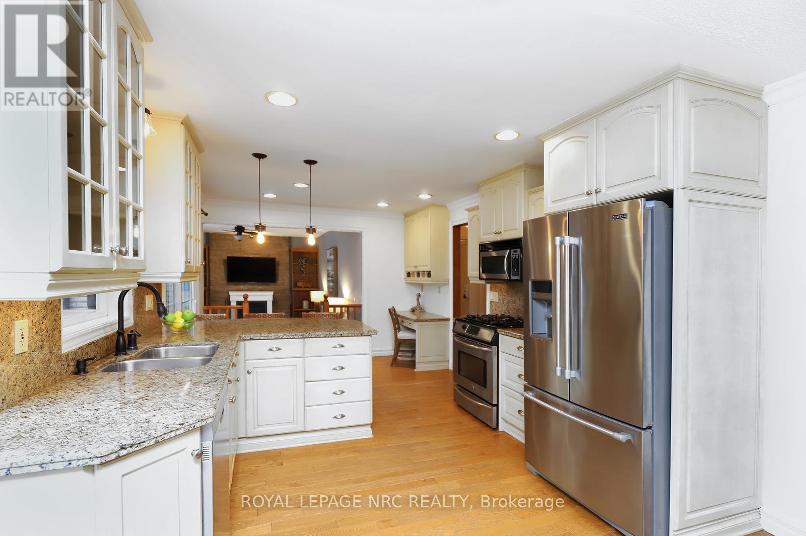 












4 CINDY COURT

,
Grimsby,




Ontario
L3M4N9

