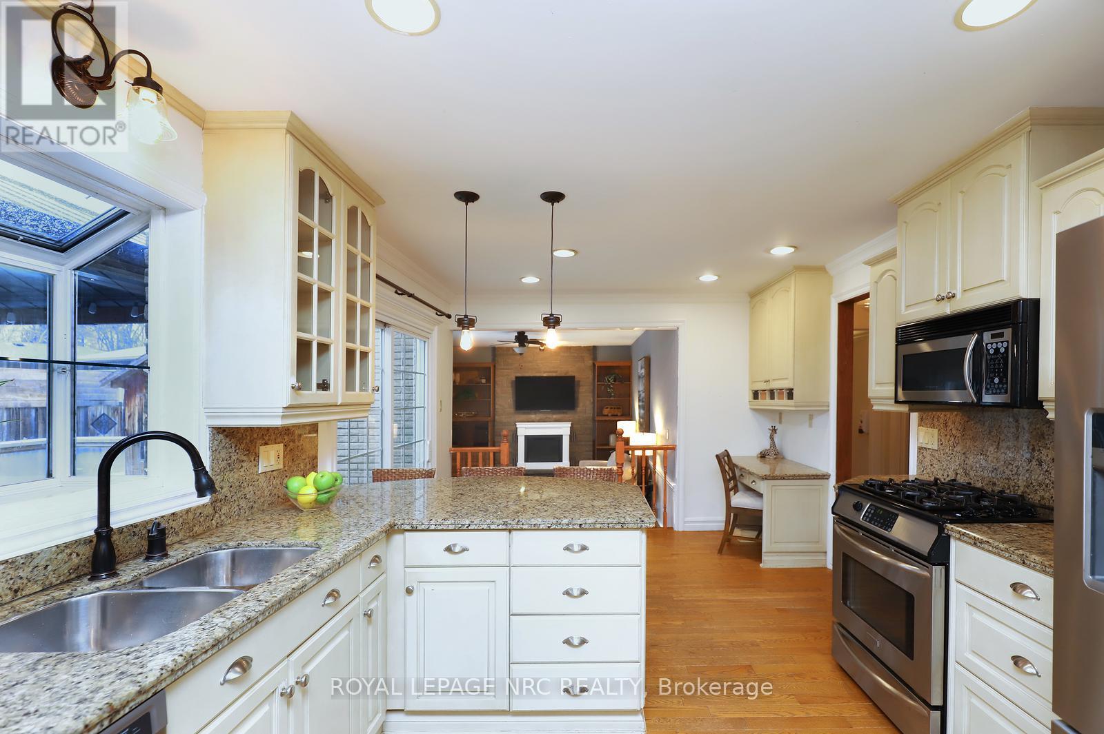 












4 CINDY COURT

,
Grimsby,




Ontario
L3M4N9

